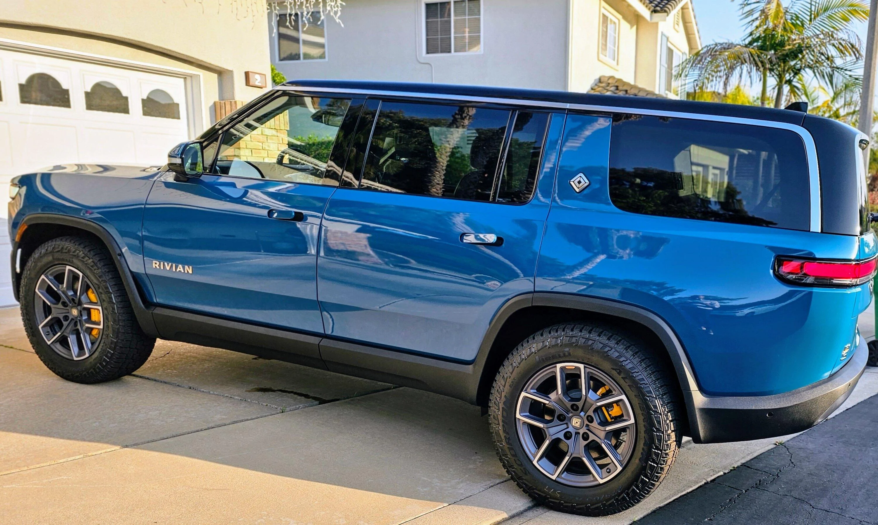 Rivian R1T R1S RIVIAN BLUE Rivian Photos 20230512_184009