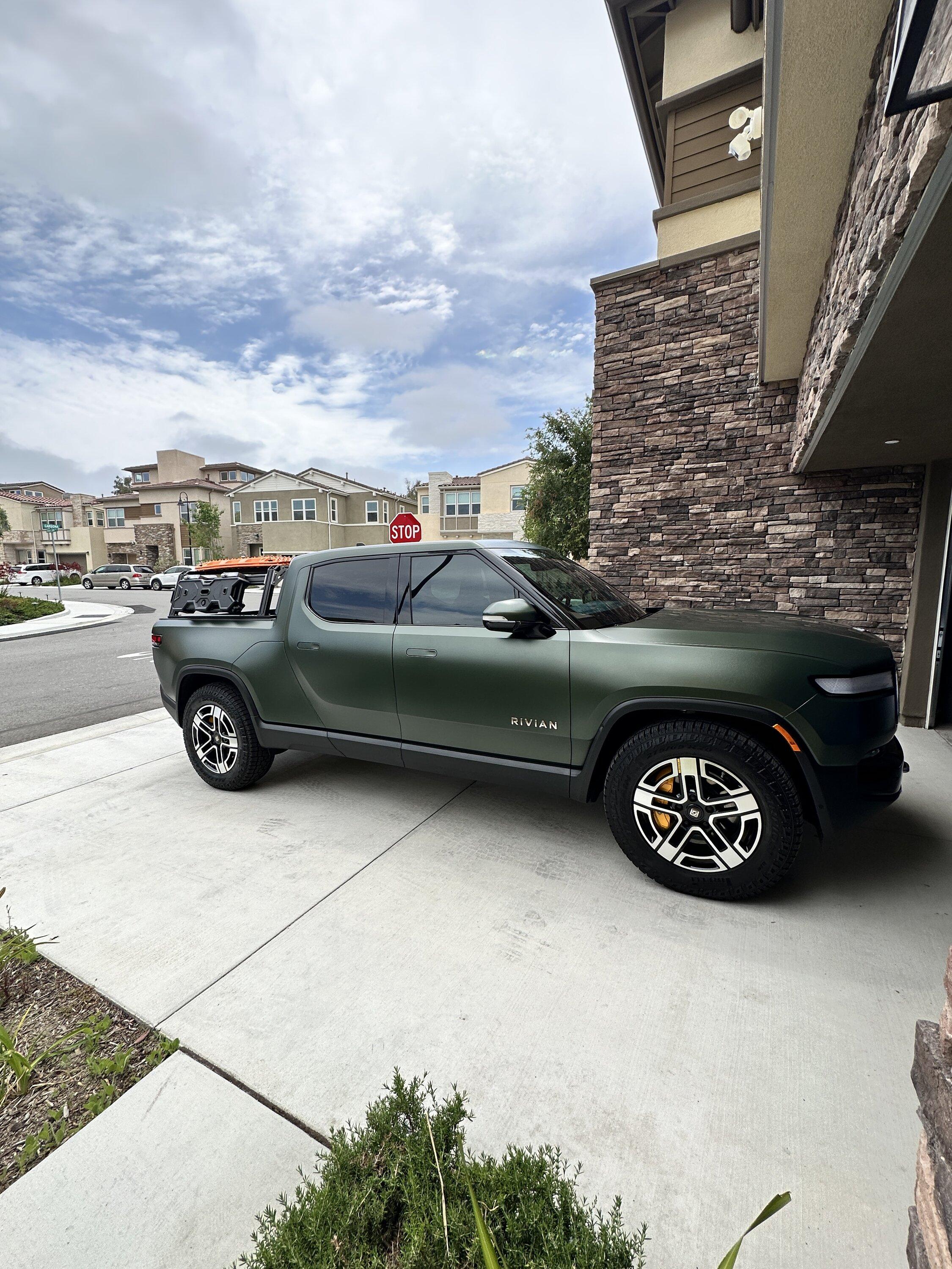 Rivian R1T R1S FOREST GREEN R1T Photos IMG_1741