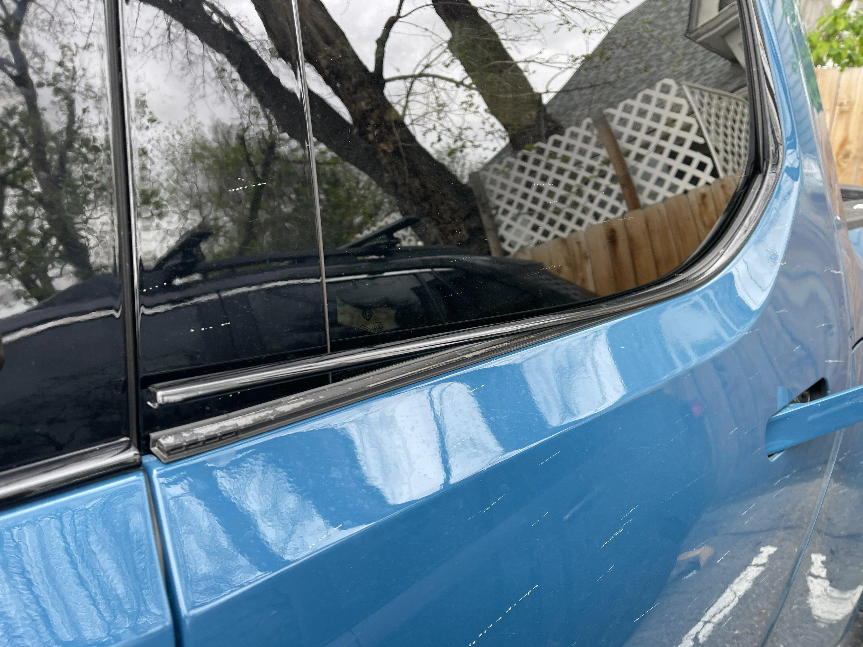 Rivian R1T R1S Window trim lifting IMG_9797
