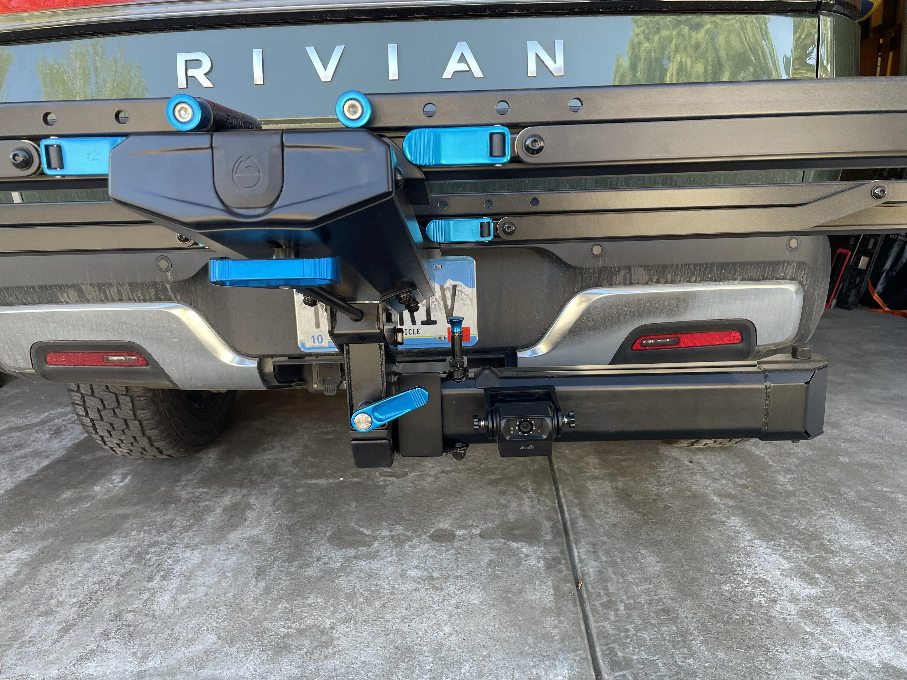 Rivian R1T R1S RockyMounts AfterParty Hitch rack - installed photos & review IMG_0278