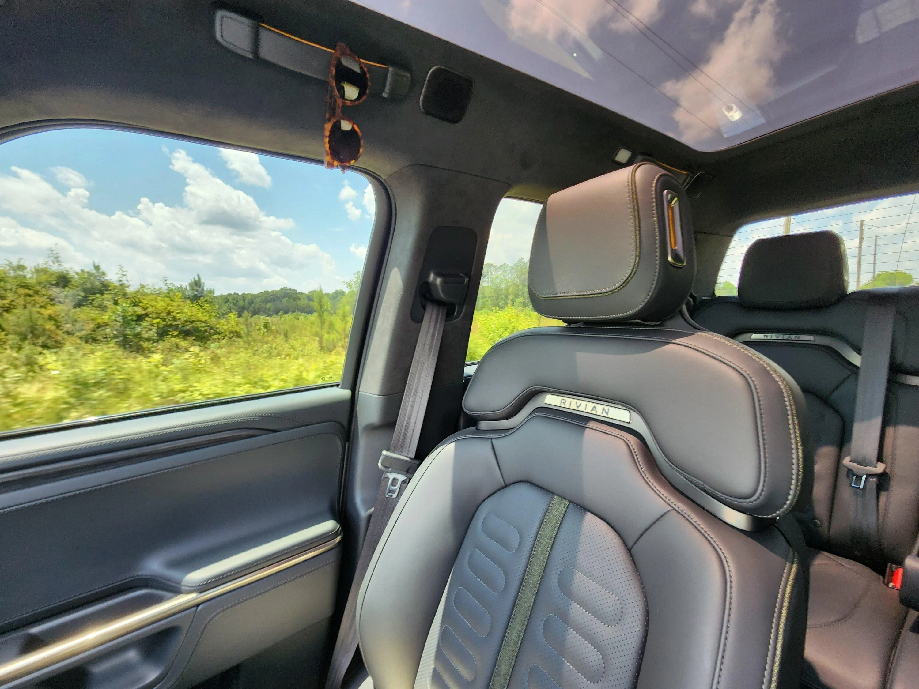 Rivian R1T R1S WAPO Article: EV makers poised for a shakeout. Rivian has best potential to be a “mini Tesla-like ecosystem." 20230516_143132
