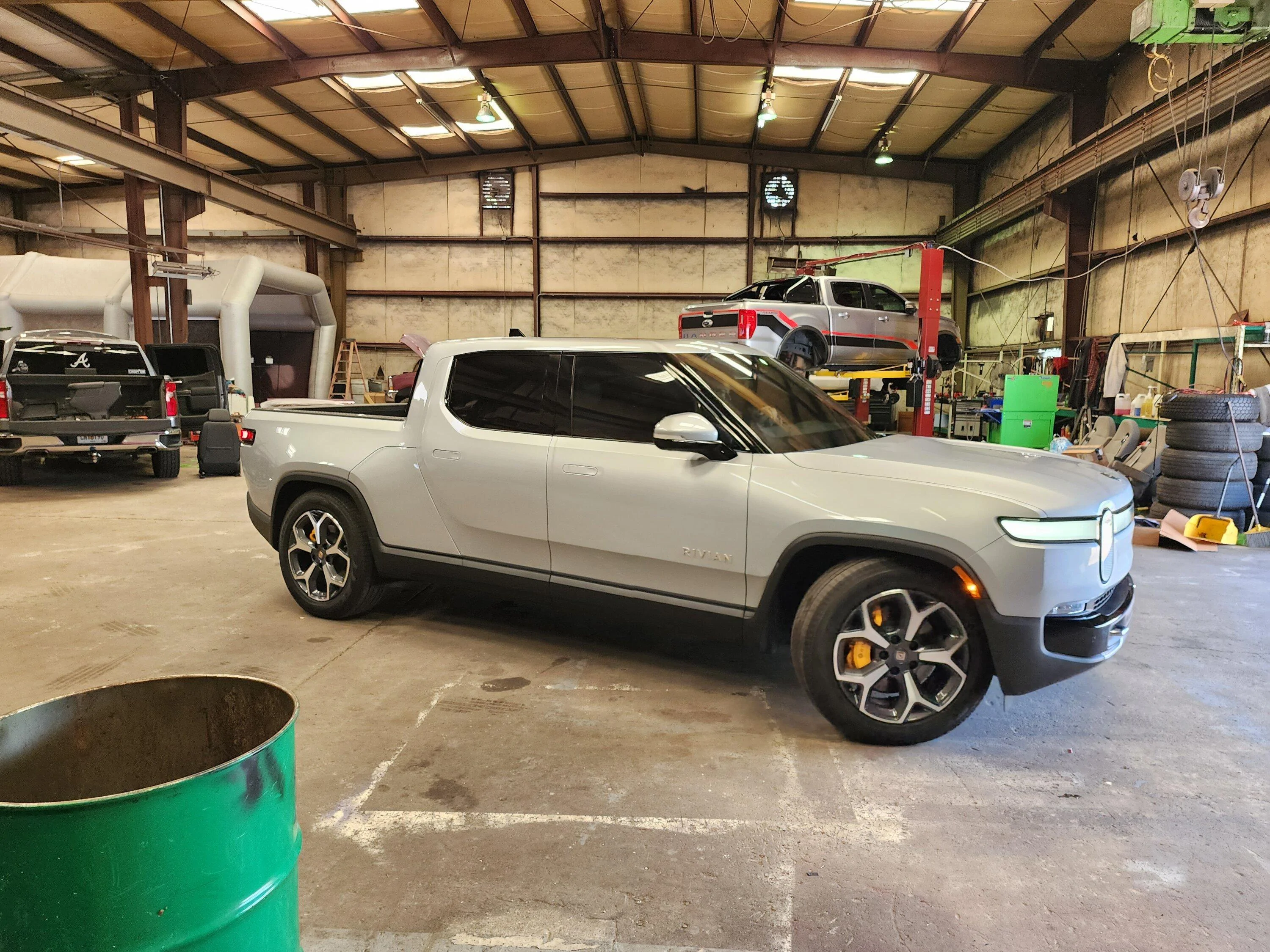 Rivian R1T R1S WAPO Article: EV makers poised for a shakeout. Rivian has best potential to be a “mini Tesla-like ecosystem." 20230516_133922