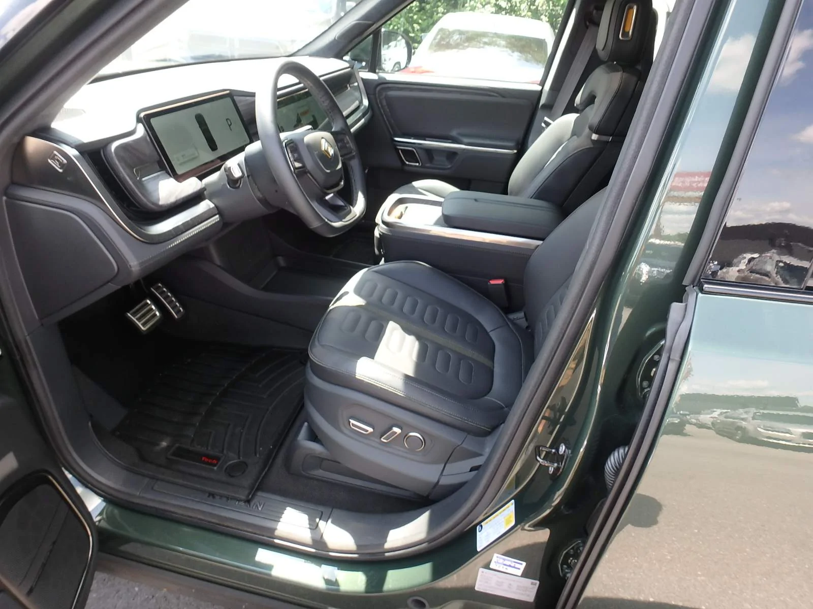 Rivian R1T R1S Opinion on new vs used 2023 R1T inspection_image_31