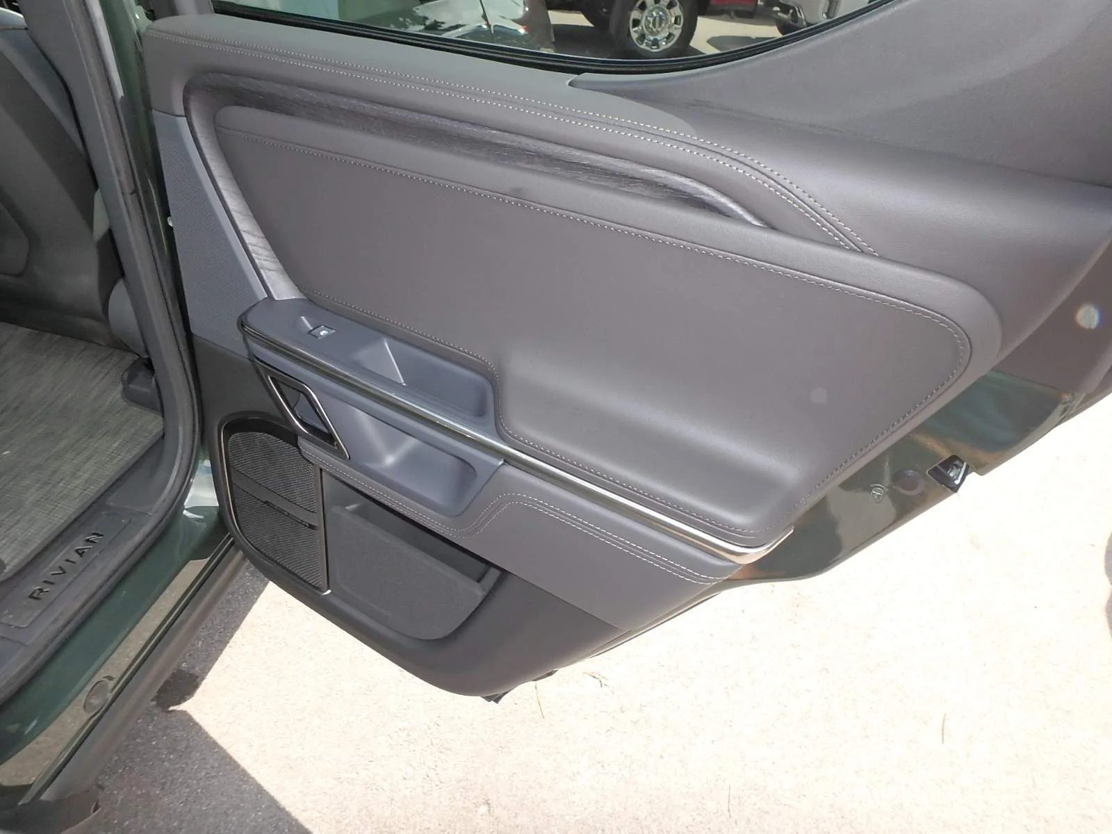 Rivian R1T R1S Opinion on new vs used 2023 R1T inspection_image_40