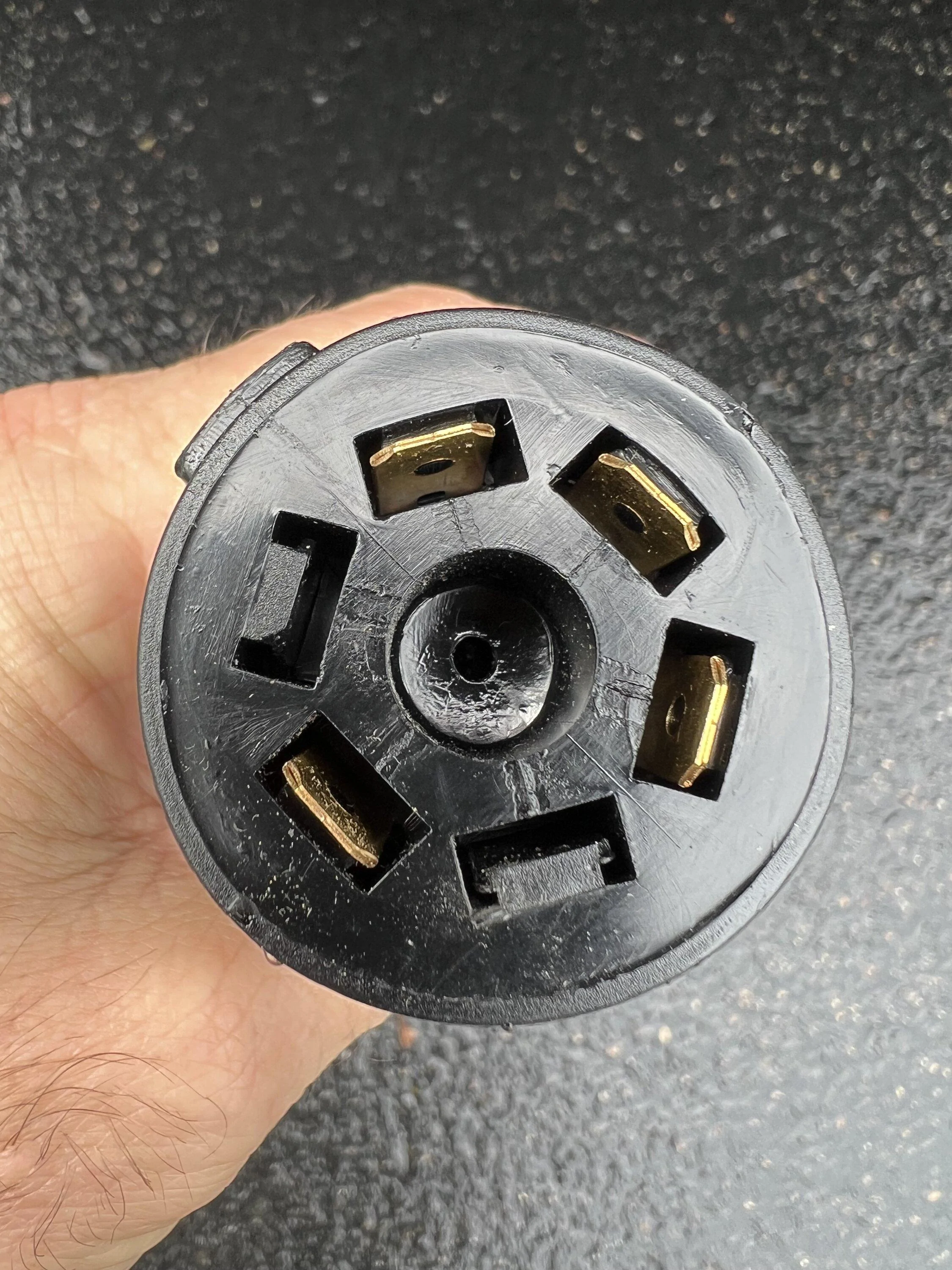 Rivian R1T R1S Trailer hitch plug adapter IMG_3840