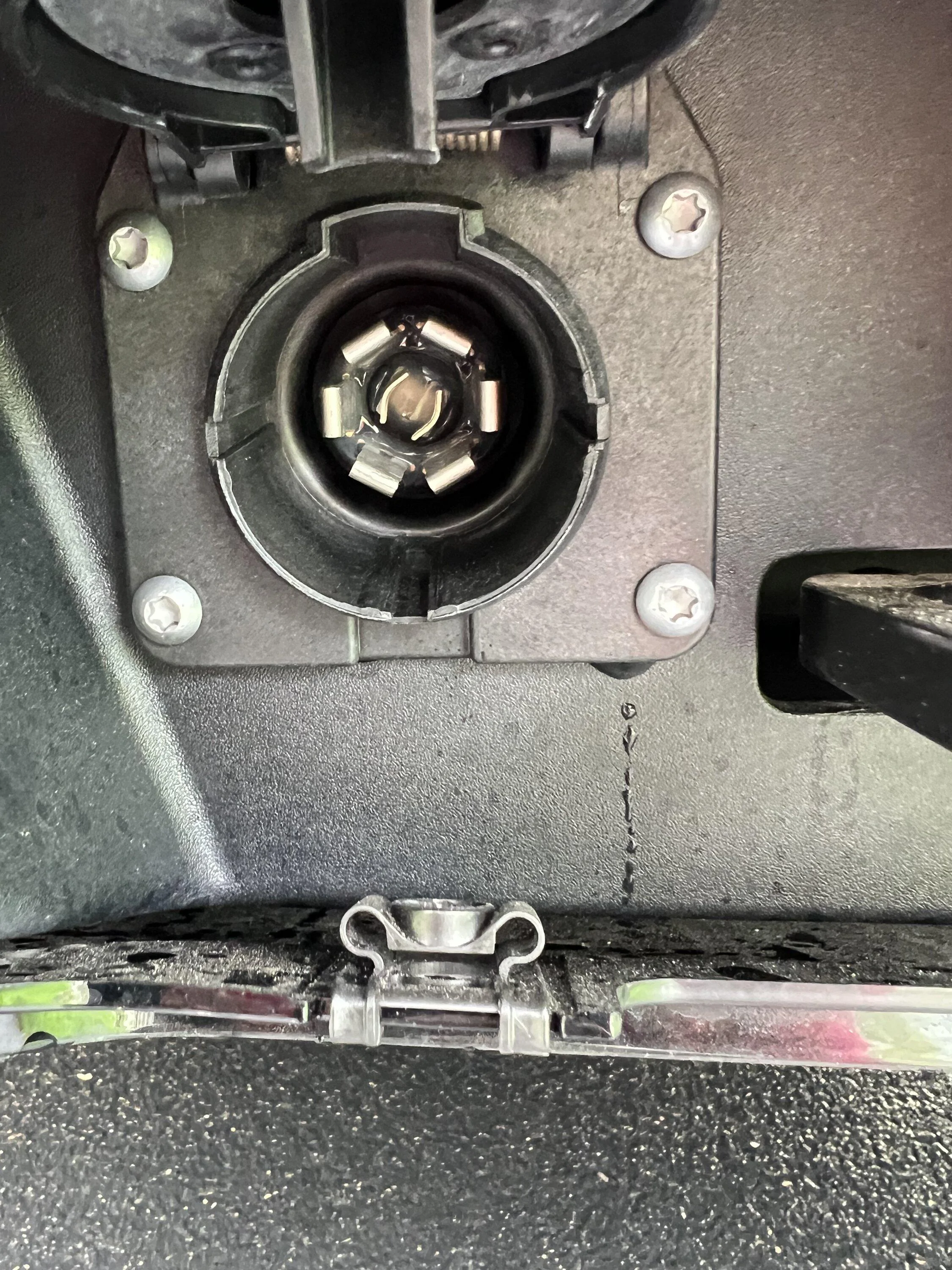 Rivian R1T R1S Trailer hitch plug adapter IMG_3839