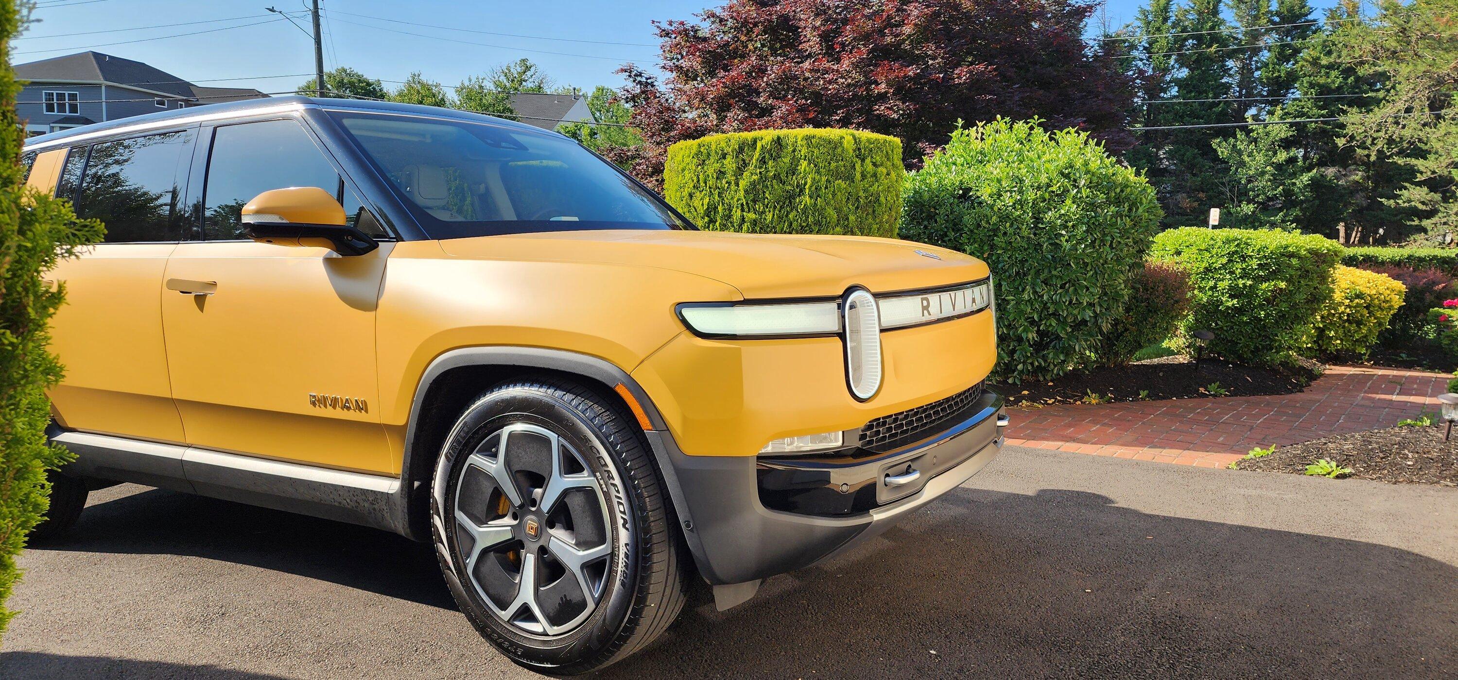 Rivian R1T R1S ? COMPASS YELLOW R1S  Photos 20230517_173144