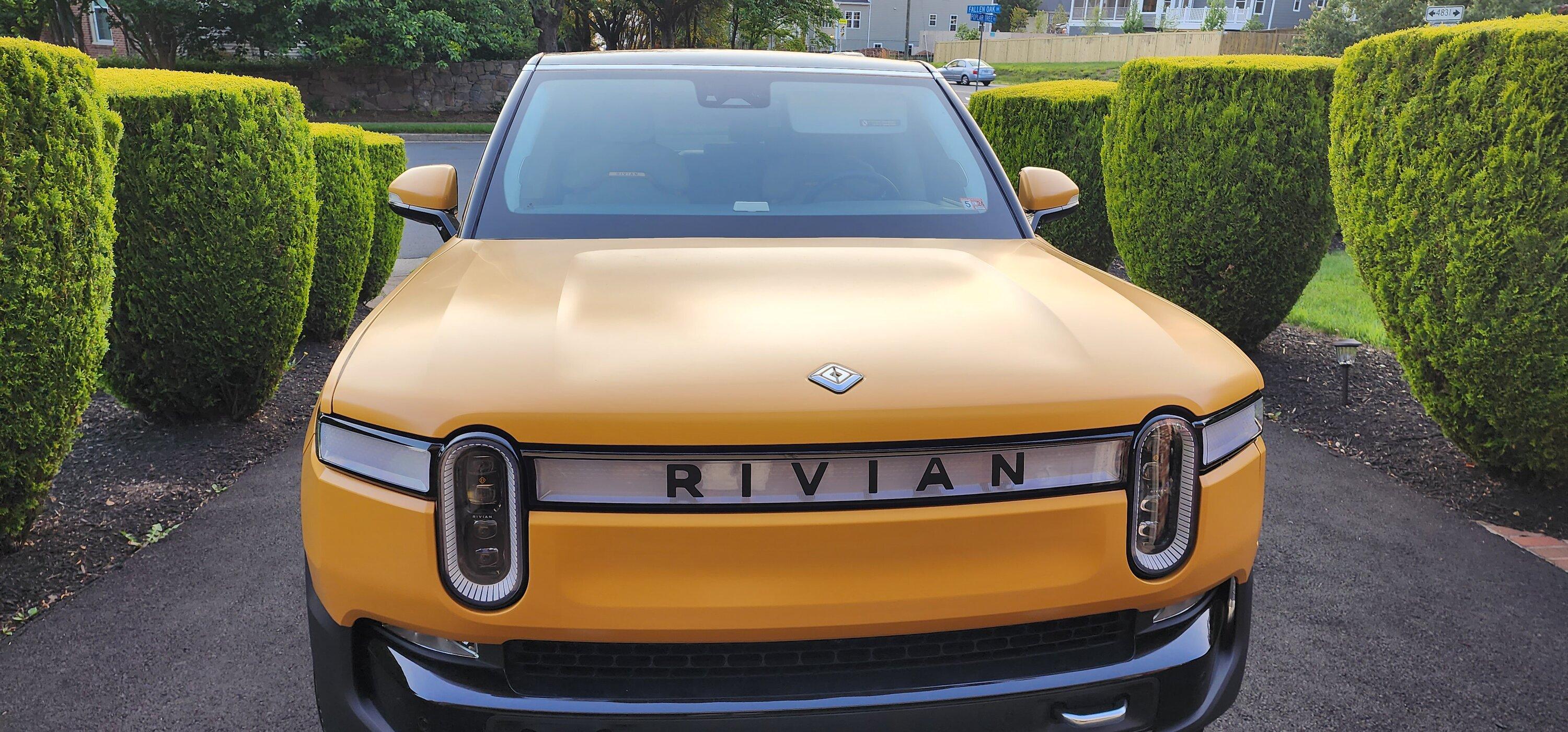 Rivian R1T R1S ? COMPASS YELLOW R1S  Photos 20230517_193714