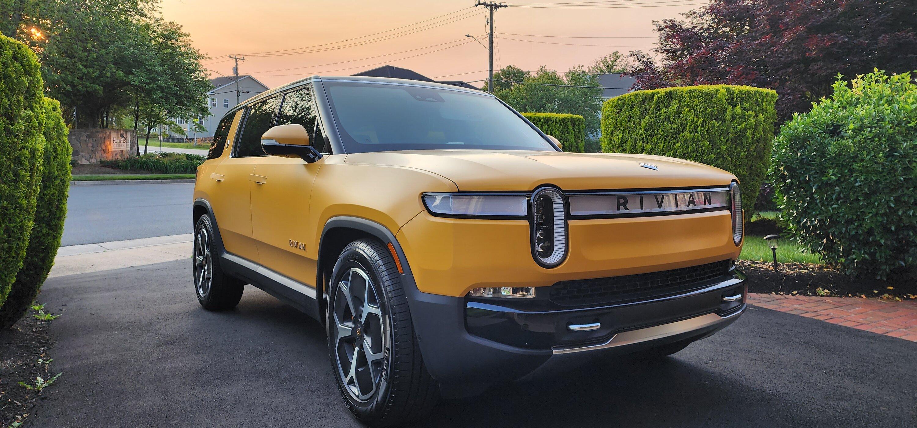 Rivian R1T R1S ? COMPASS YELLOW R1S  Photos 20230517_193704