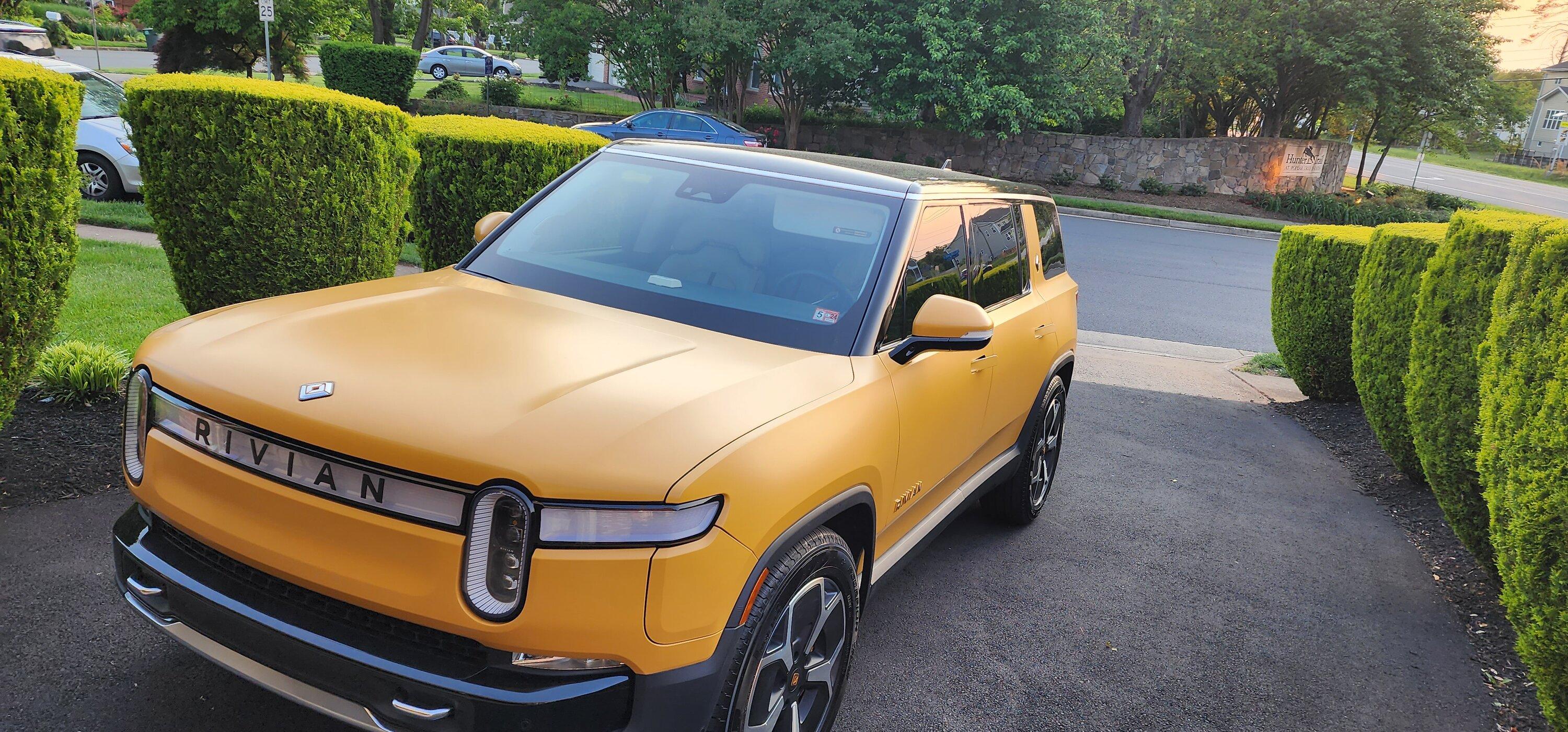 Rivian R1T R1S ? COMPASS YELLOW R1S  Photos 20230517_193534