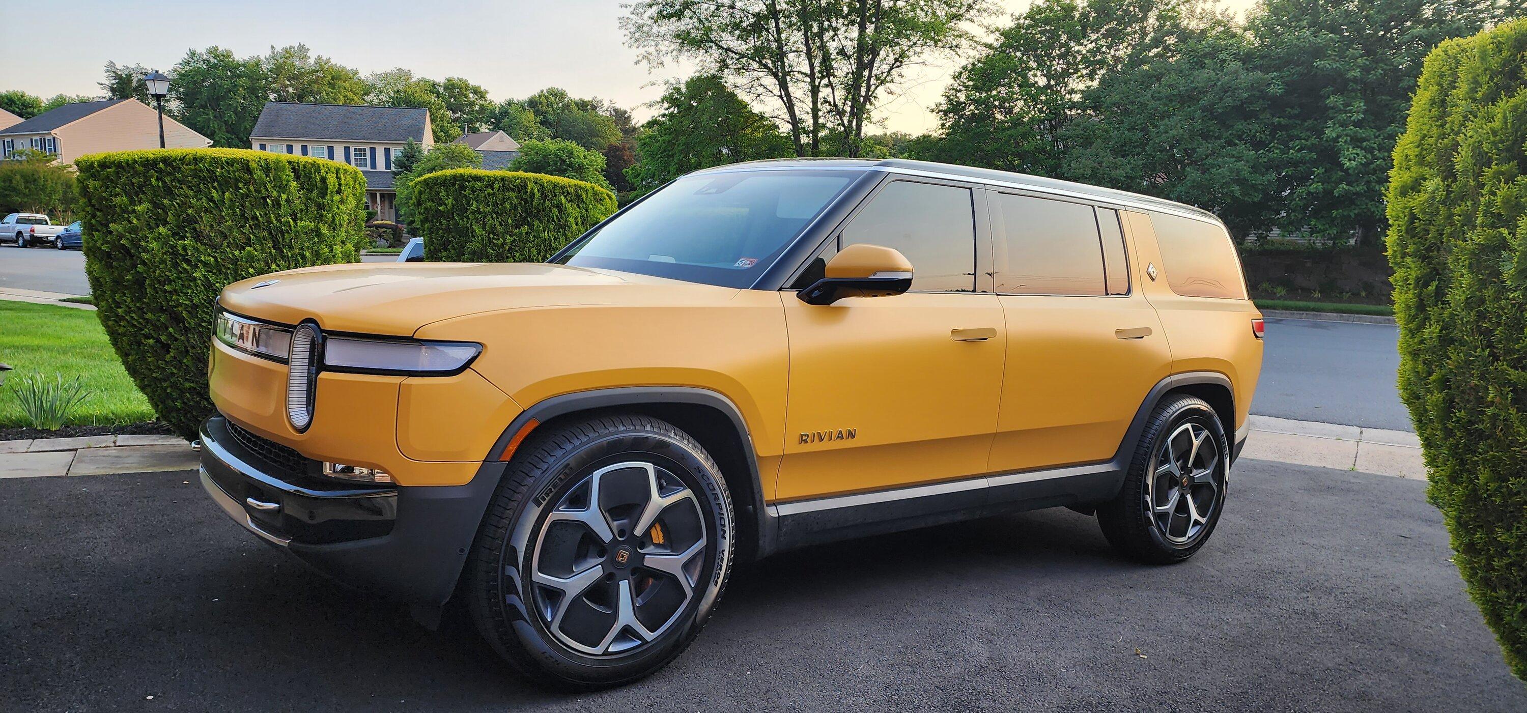 Rivian R1T R1S ? COMPASS YELLOW R1S  Photos 20230517_193544