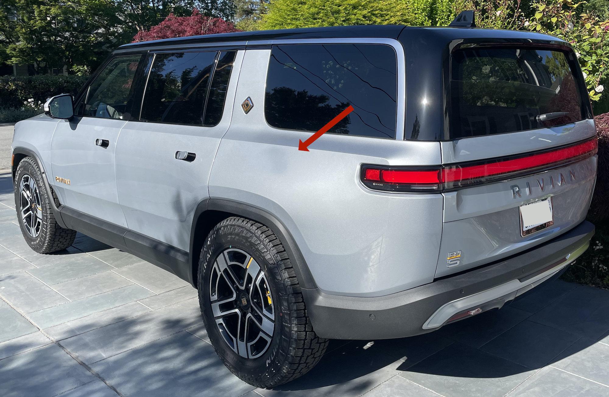 Rivian R1T R1S Paint defects on brand-new silver R1S RivianR1S-1