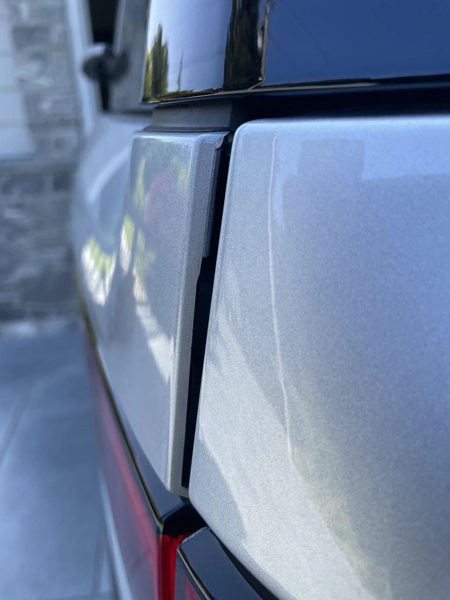 Rivian R1T R1S Paint defects on brand-new silver R1S RivianR1S-5