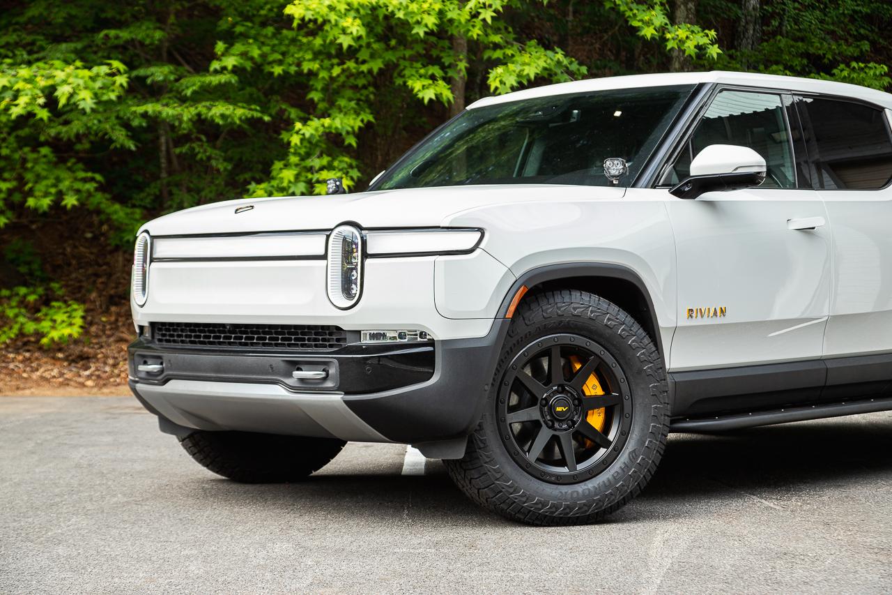 Rivian R1T R1S New Wheels Launched for Rivian R1T / R1S from Team 1EV - R1000 Adventure and R800 Compass 1ev-rivian-r1t-r1s-r800-satin-black-wheel-on-truck-1
