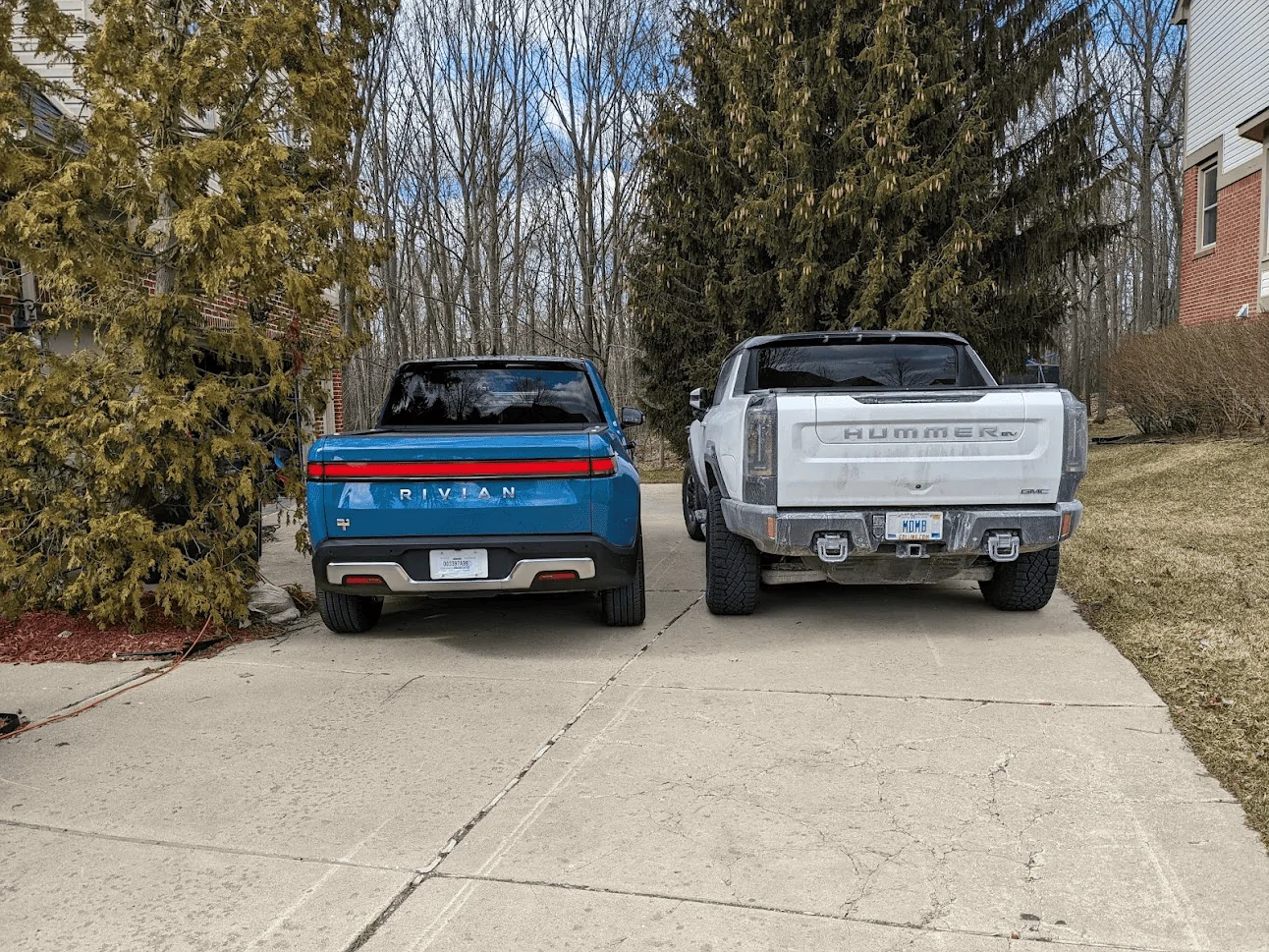 Rivian R1T R1S Silverado 450 Miles of Range 1684519465104