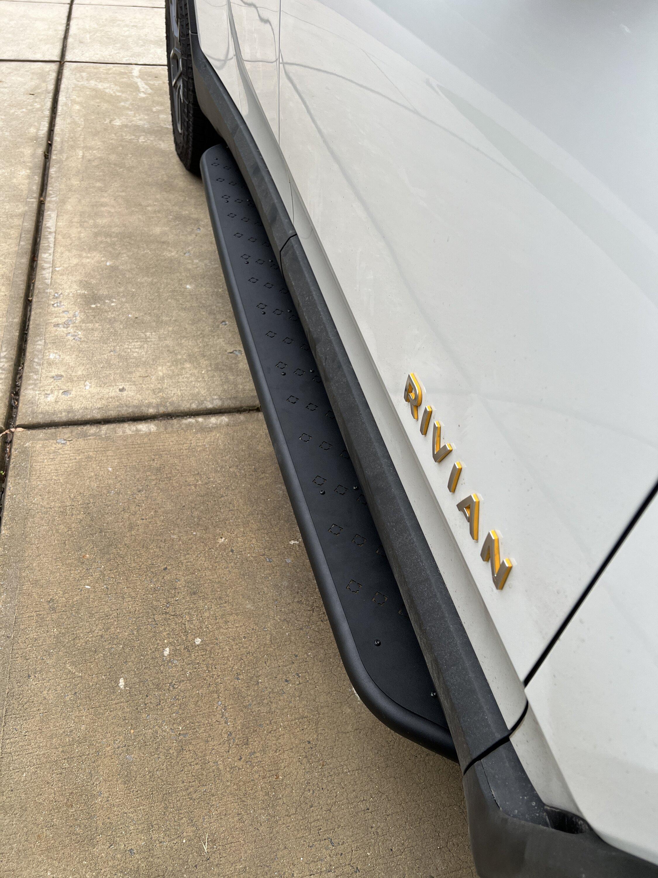 Rivian R1T R1S 1EV R1T Running Boards Installed IMG_4297