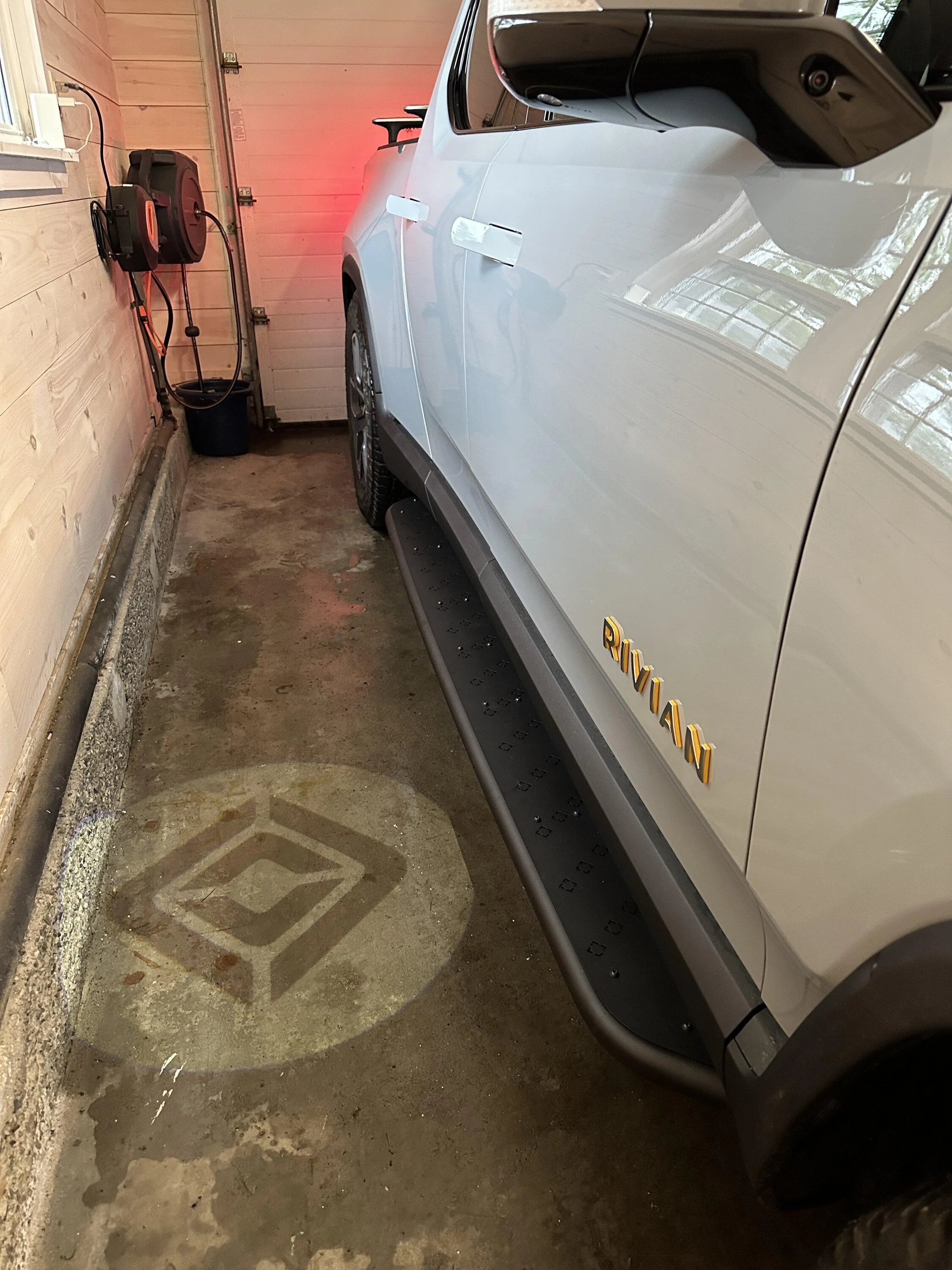 Rivian R1T R1S Master Thread:  Review of the EV Sportline RMaxx Running Boards/Sliders (from Team 1EV) IMG_1415