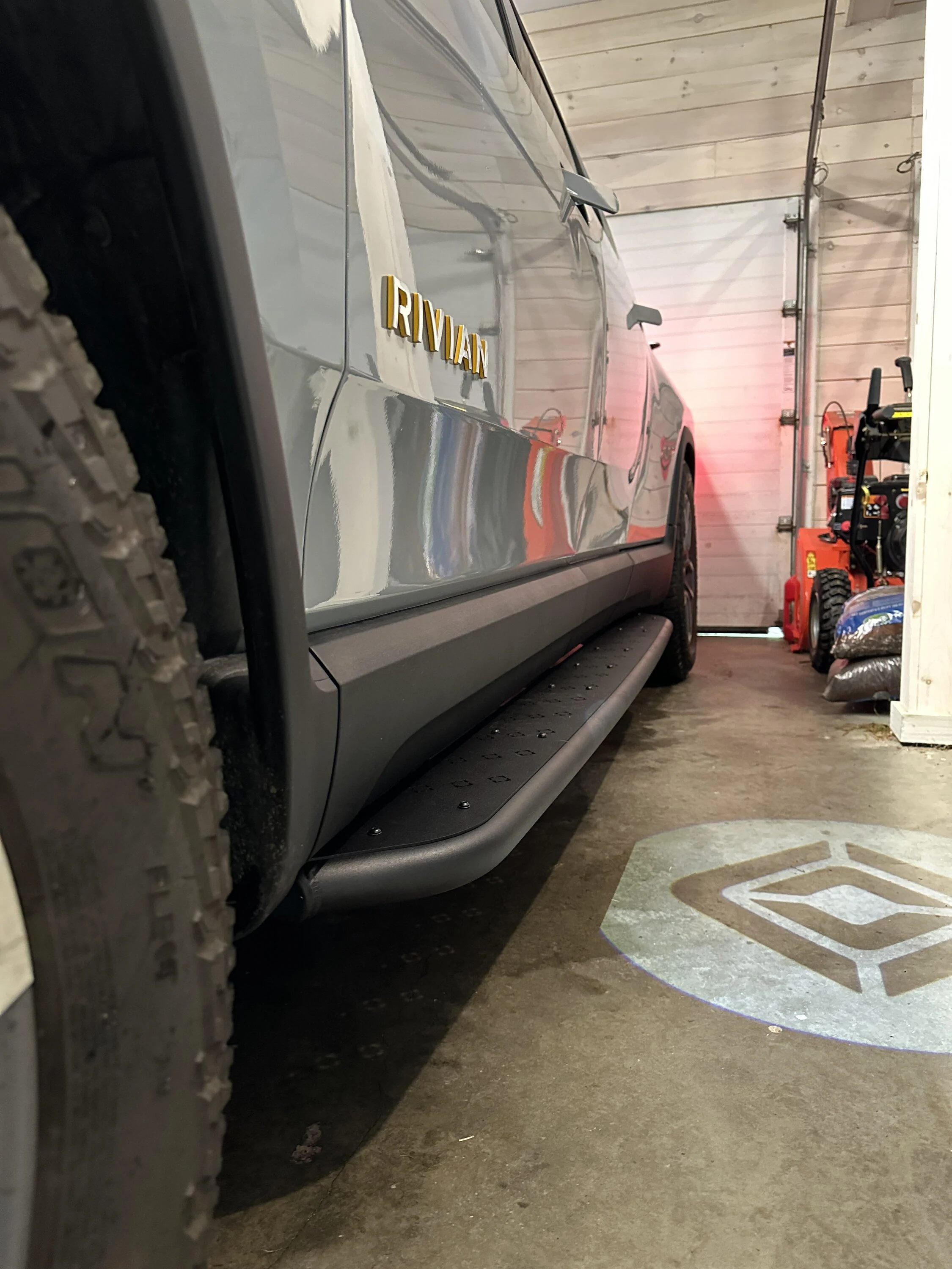 Rivian R1T R1S Master Thread:  Review of the EV Sportline RMaxx Running Boards/Sliders (from Team 1EV) IMG_1416