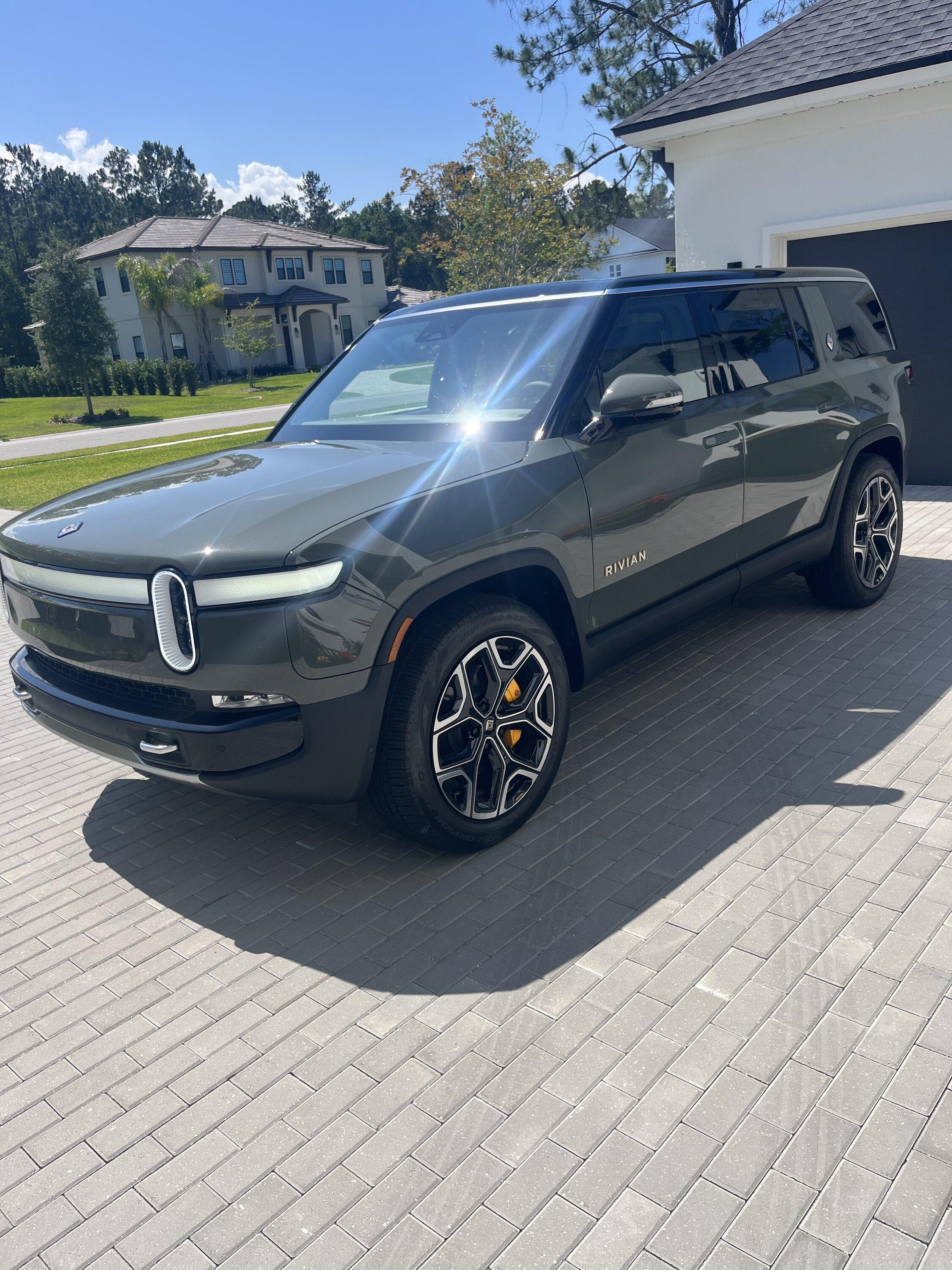 Rivian R1T R1S ? LAUNCH GREEN R1S  Photos 4E03820B-4B1C-4D12-8DBC-714896D3BFE5