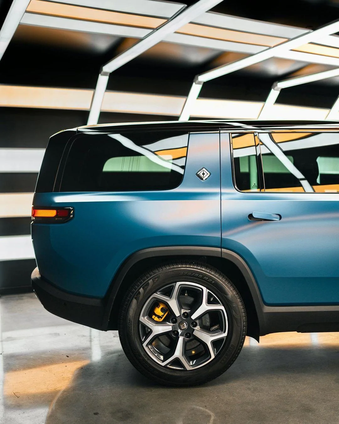 Rivian R1T R1S RIVIAN BLUE Rivian Photos 348296103_2075829589562924_9069499148933203311_n
