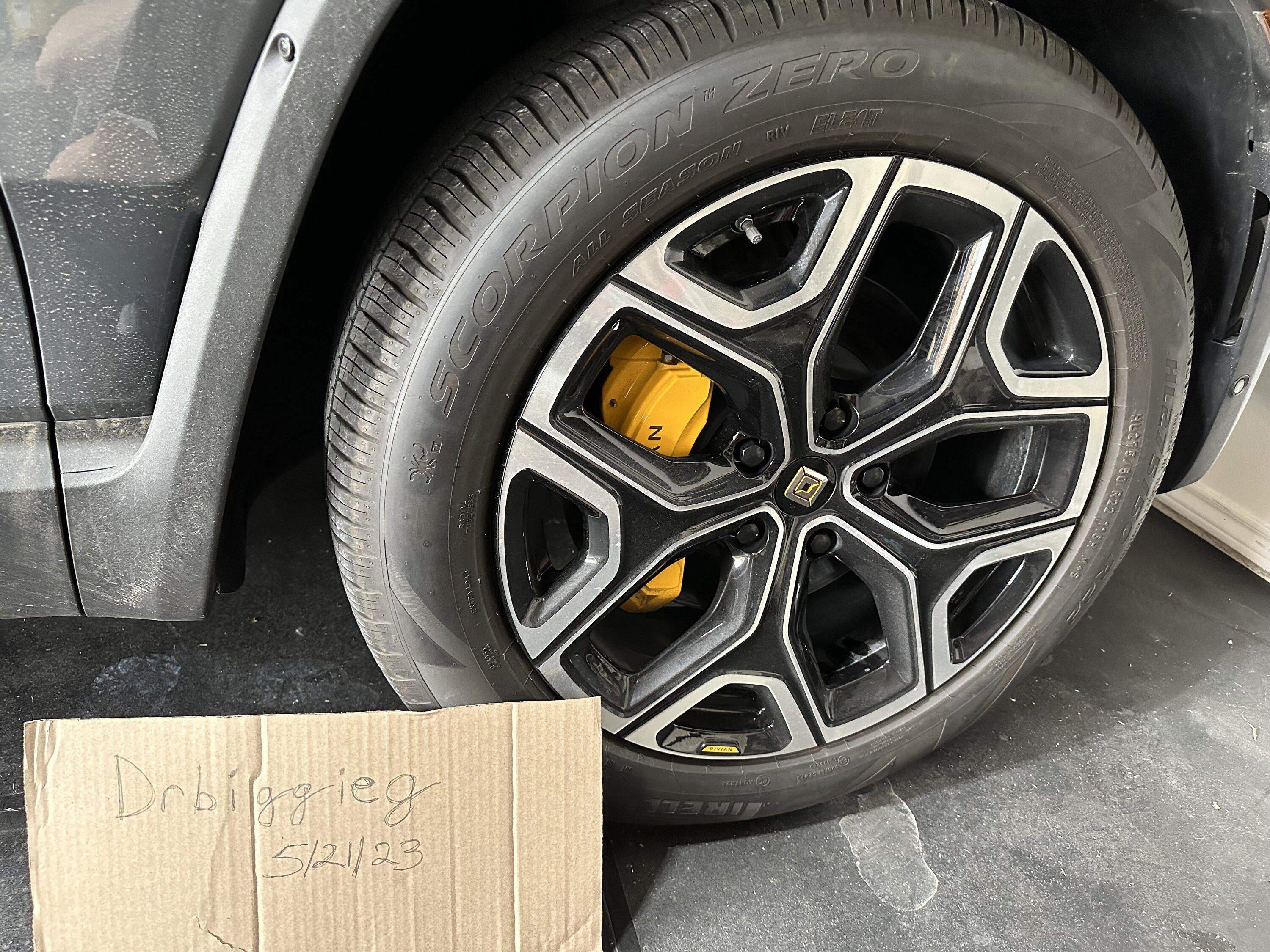 Rivian R1T R1S FS - 22” sport brights - set of 5 (DFW) - $3200 - considering parting out IMG_2144