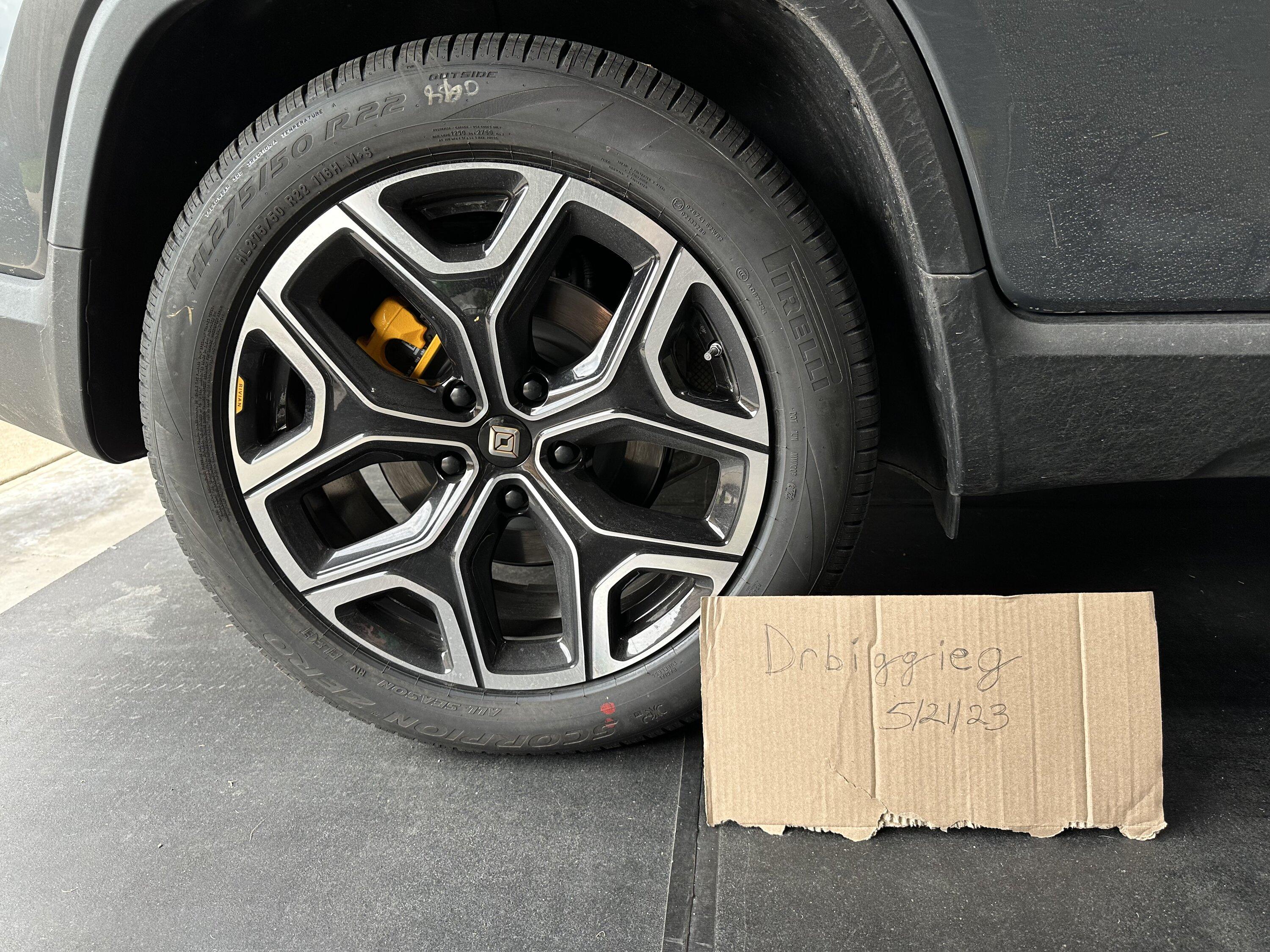 Rivian R1T R1S FS - 22” sport brights - set of 5 (DFW) - $3200 - considering parting out IMG_2143