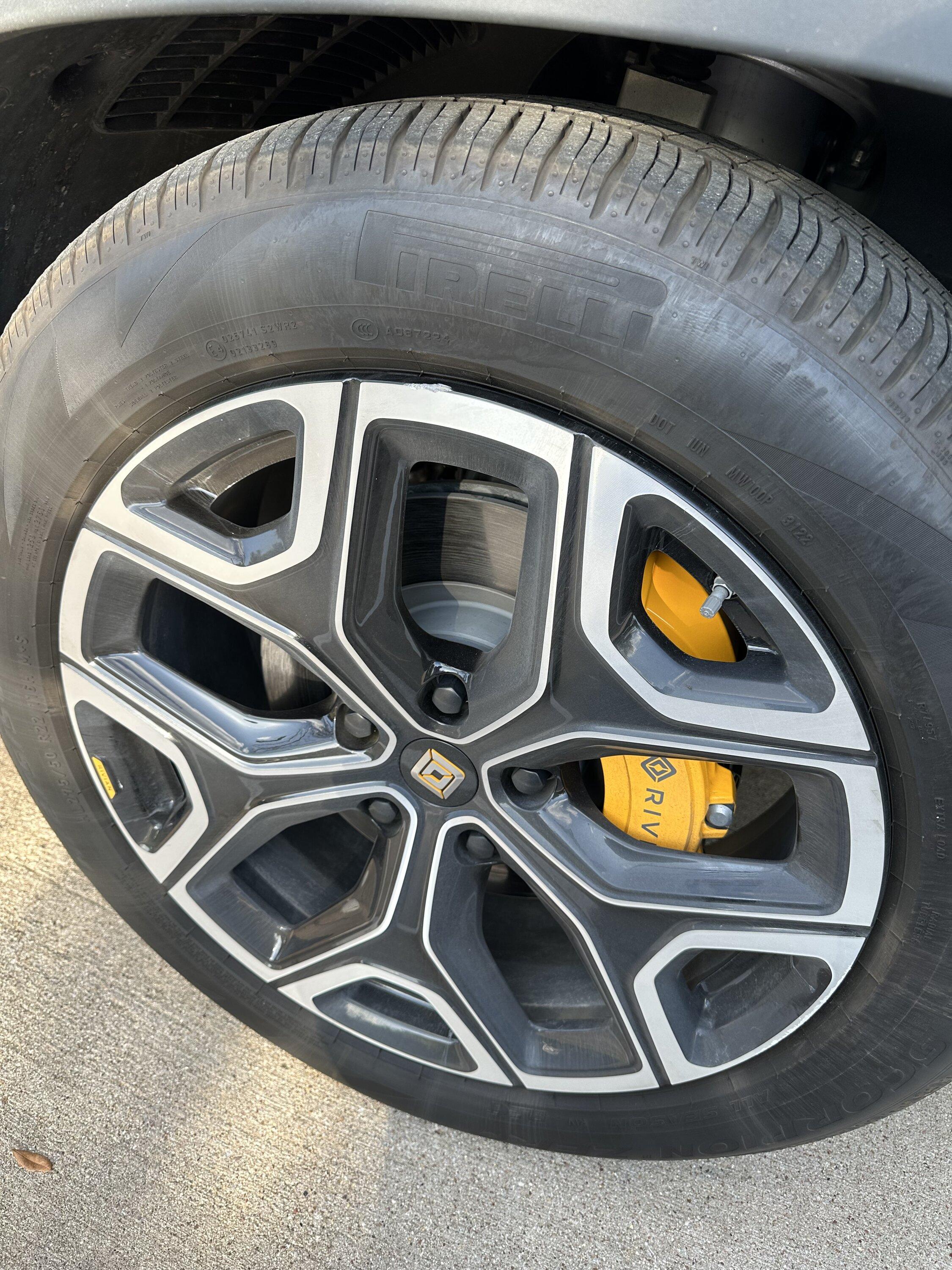 Rivian R1T R1S FS - 22” sport brights - set of 5 (DFW) - $3200 - considering parting out IMG_1955