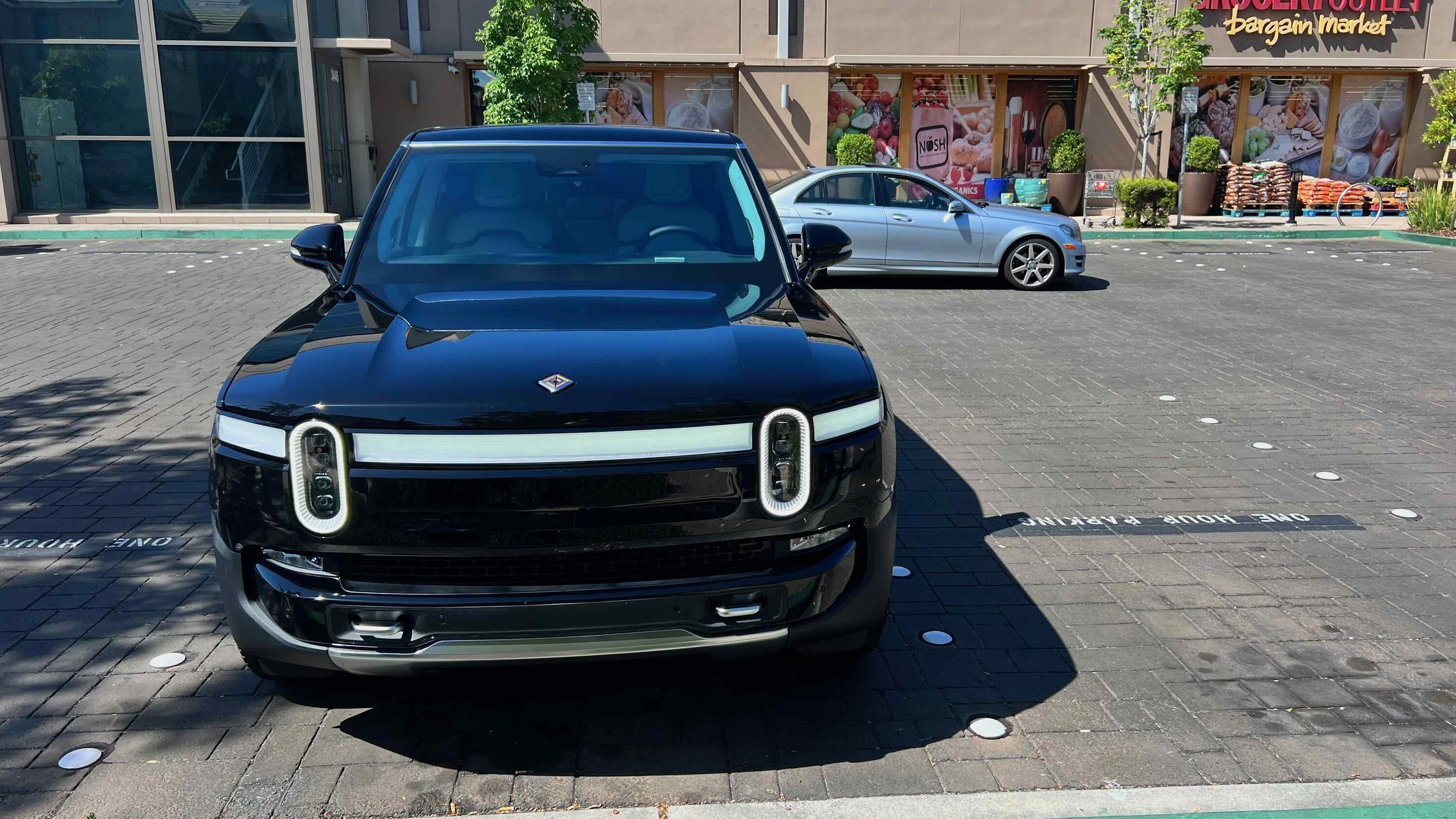 Rivian R1T R1S MIDNIGHT (Black) Rivian Photos img_8788-jpg