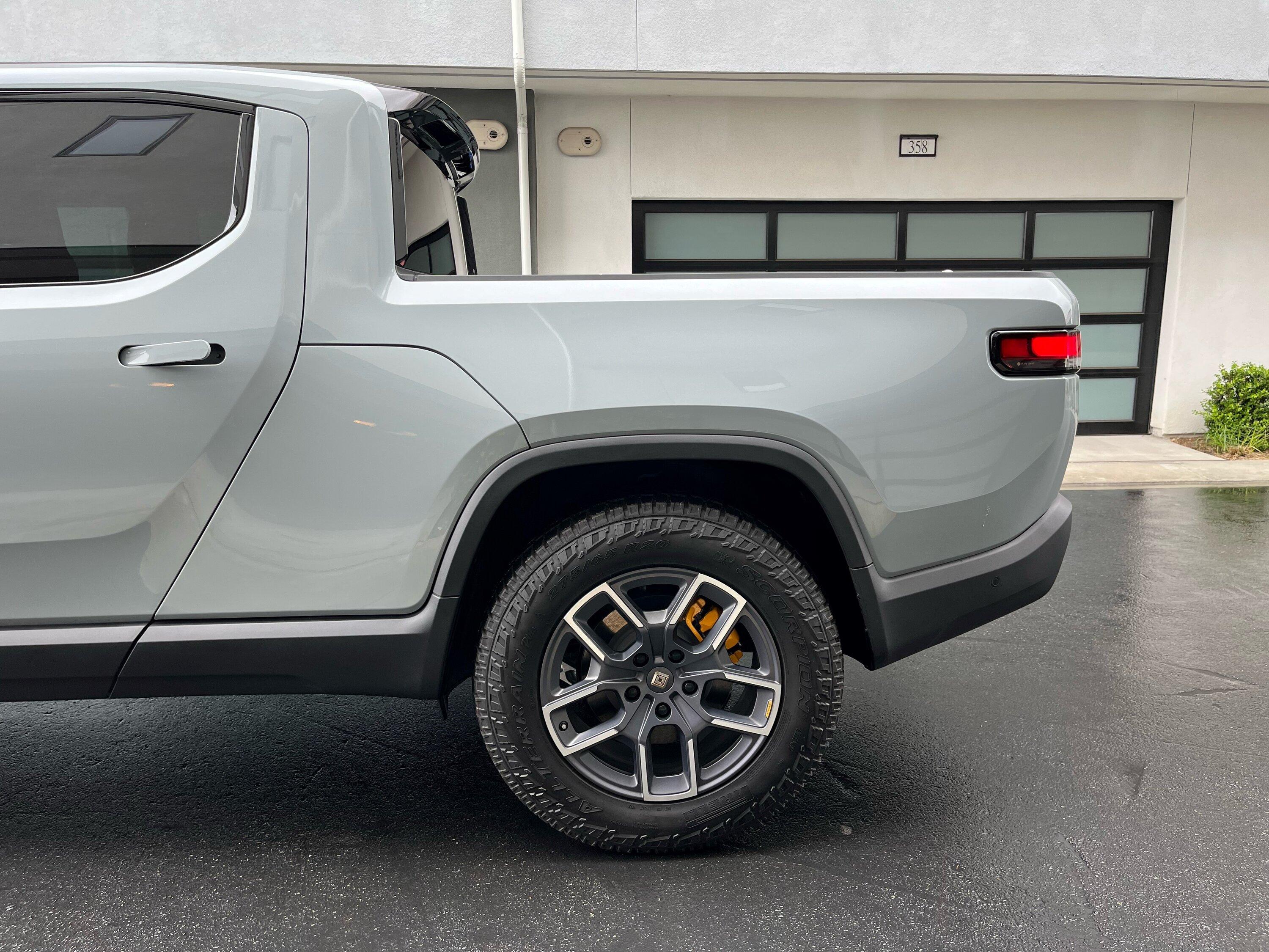 Rivian R1T R1S Limestone R1T Adventure/ATs - $79,000 0