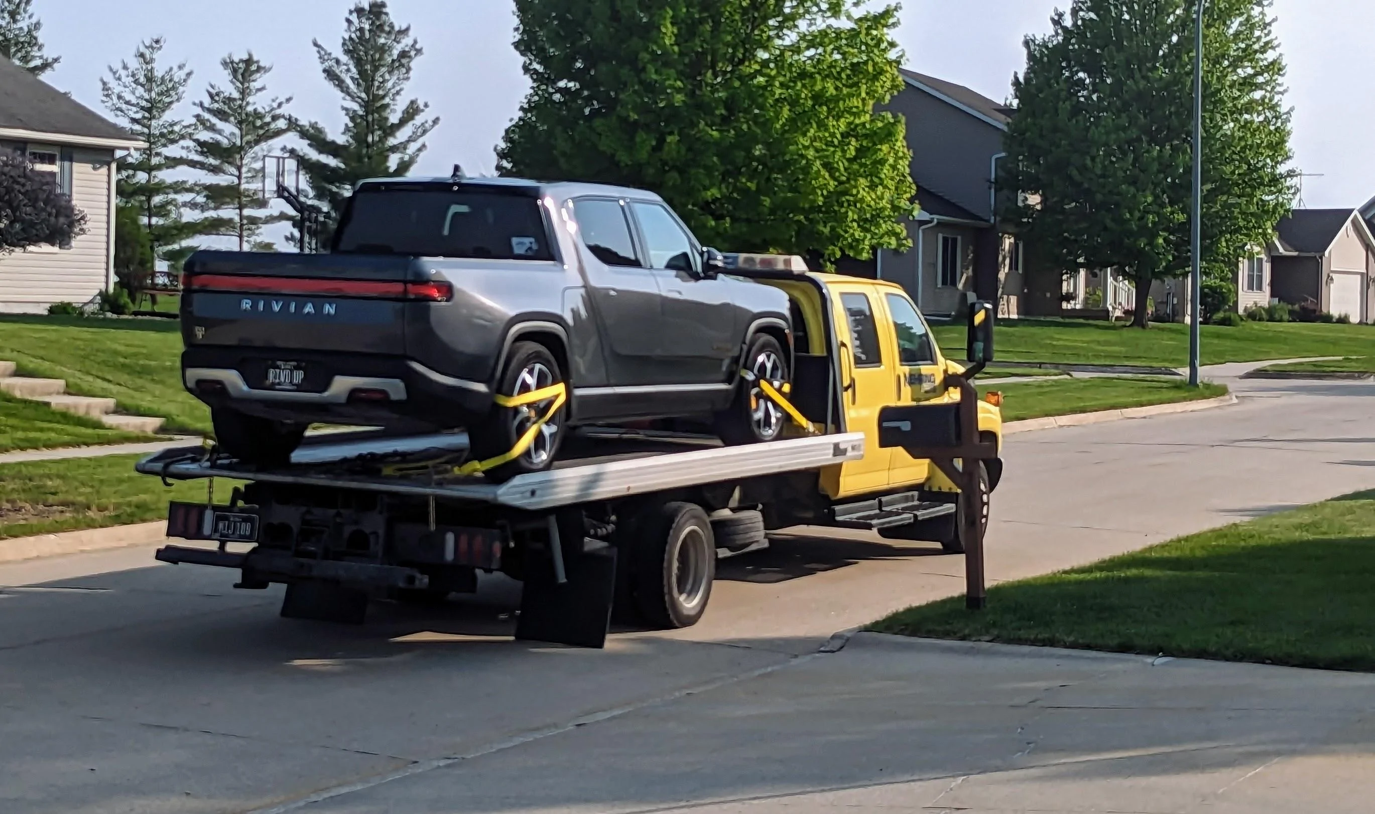 Rivian R1T R1S First major issue with R1T after 9 months and 21K miles PXL_20230523_230230487.MP