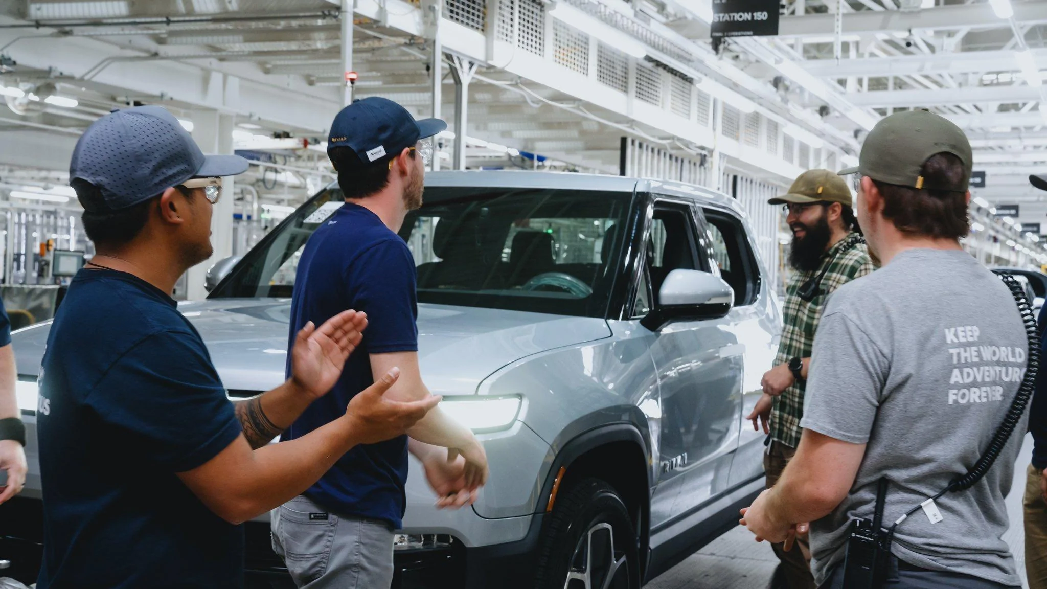 Rivian R1T R1S First customer Dual-Motor R1T rolls off production line! dual motor rivian r1t 3