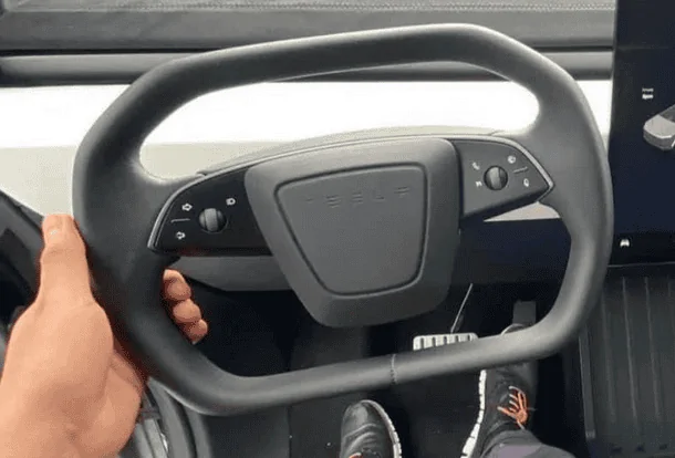 Rivian R1T R1S Leaked photos of CyberTruck Interior 1685102527682
