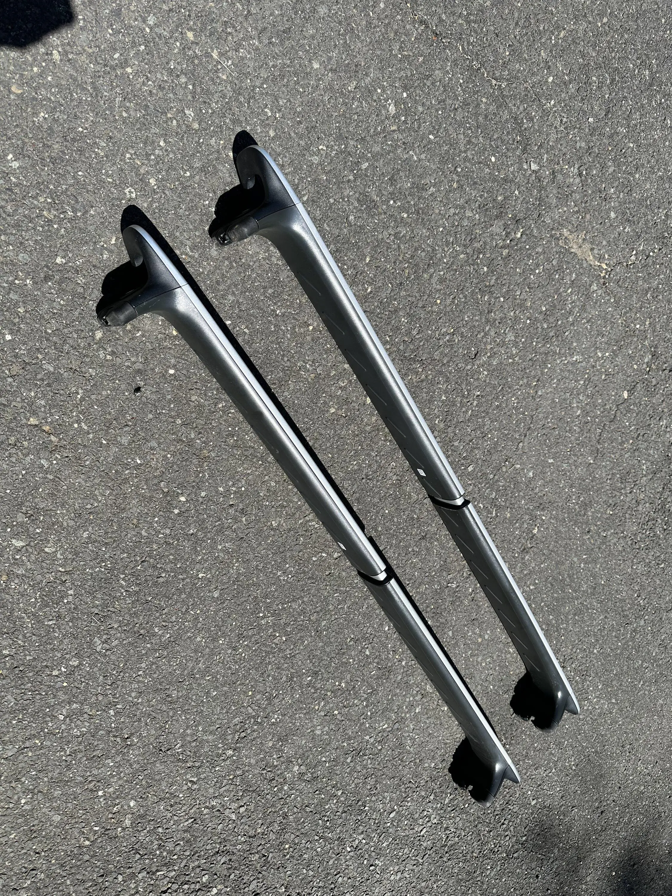 Rivian R1T R1S FS: OEM Rivian Cargo Crossbars - $350 IMG_3899