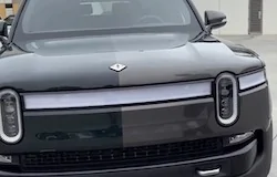 Rivian R1T R1S Exterior Charging Progress Light Evergreen Slate Rivian colors copy