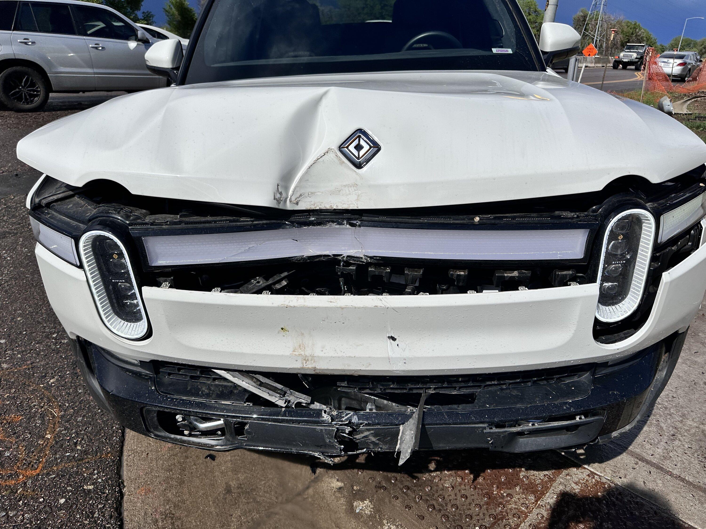 Rivian R1T R1S R1T t-boned. Let’s see what it costs to repair hitting a light pole IMG_3109