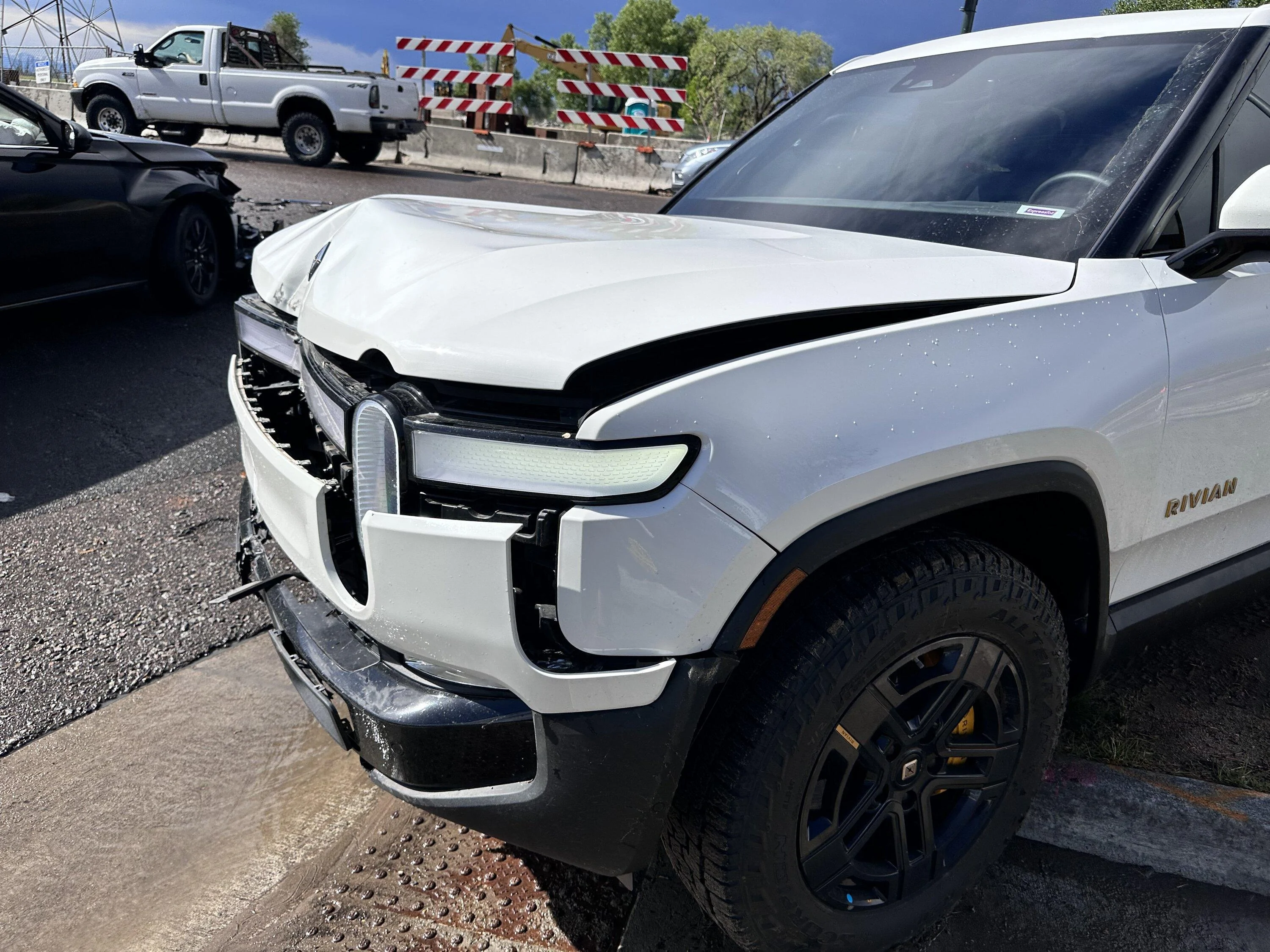 Rivian R1T R1S R1T t-boned. Let’s see what it costs to repair hitting a light pole IMG_3112