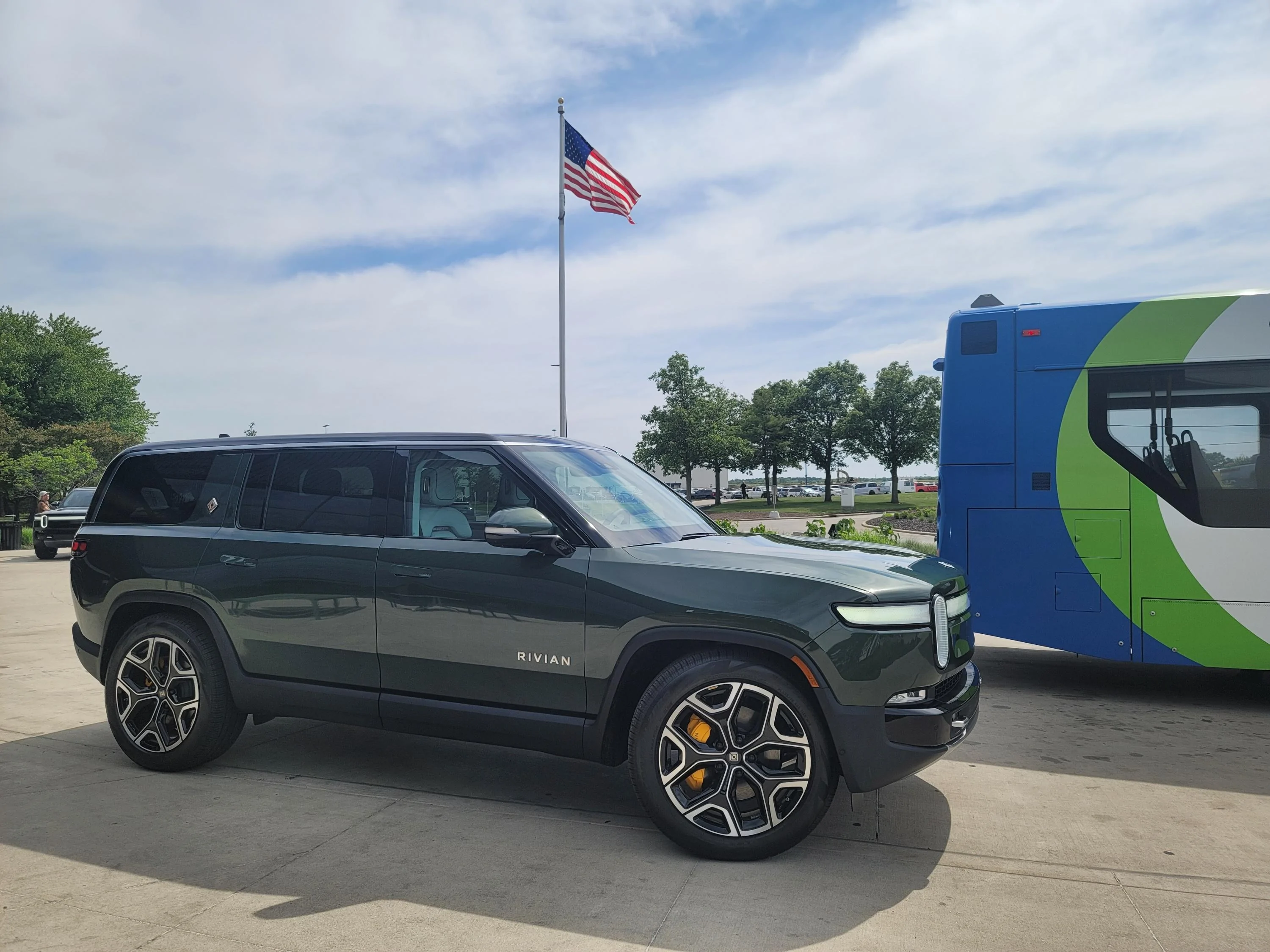 Rivian R1T R1S R1S Shop access live with lots of inventory! 20230527_153443_resized