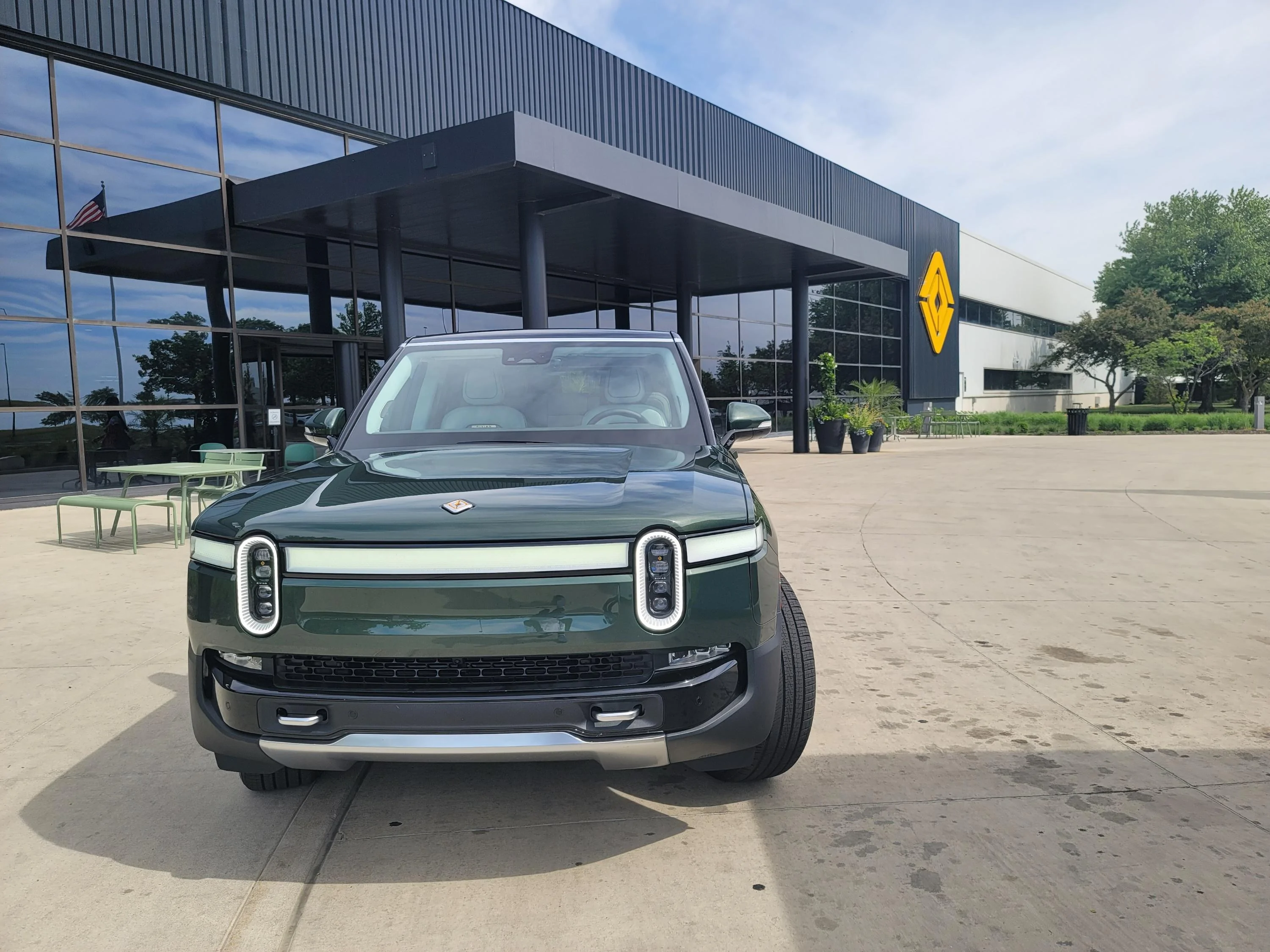 Rivian R1T R1S R1S Shop access live with lots of inventory! 20230527_153530_resized