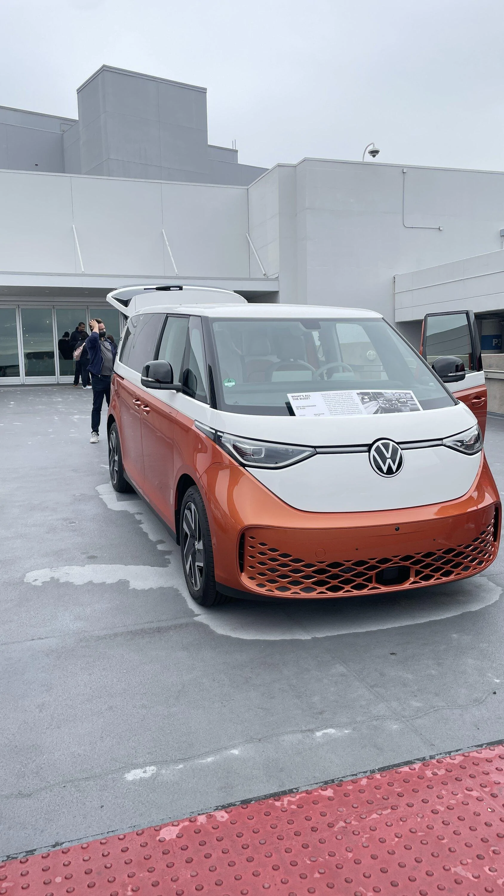 Rivian R1T R1S Livestream for seeing the 3-row ID. Buzz World Premiere IMG_0183