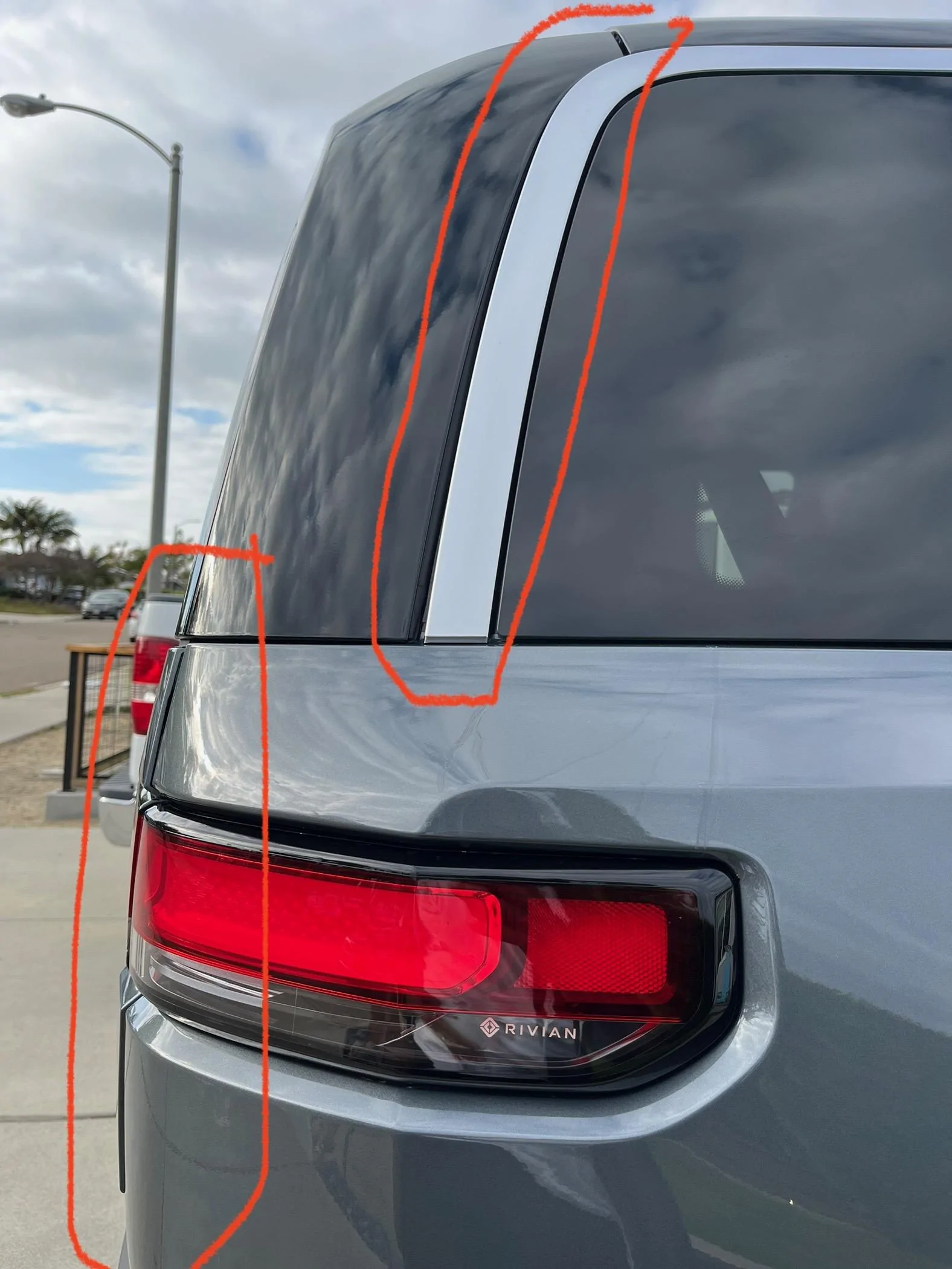 Rivian R1T R1S R1S misaligned lift gate(s) - gaps and assembly issues IMG_5614