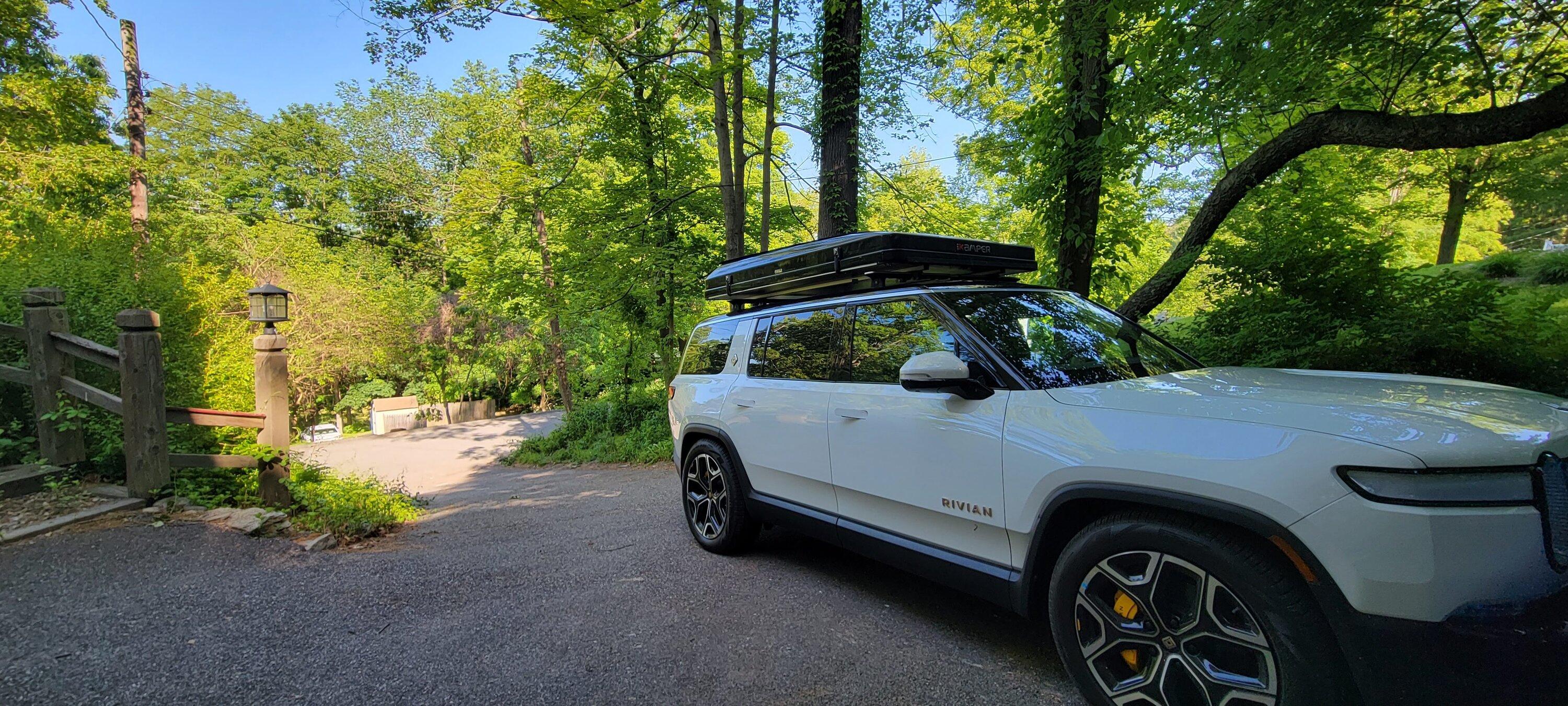 Rivian R1T R1S ? GLACIER WHITE R1S  Photos 20230527_090811