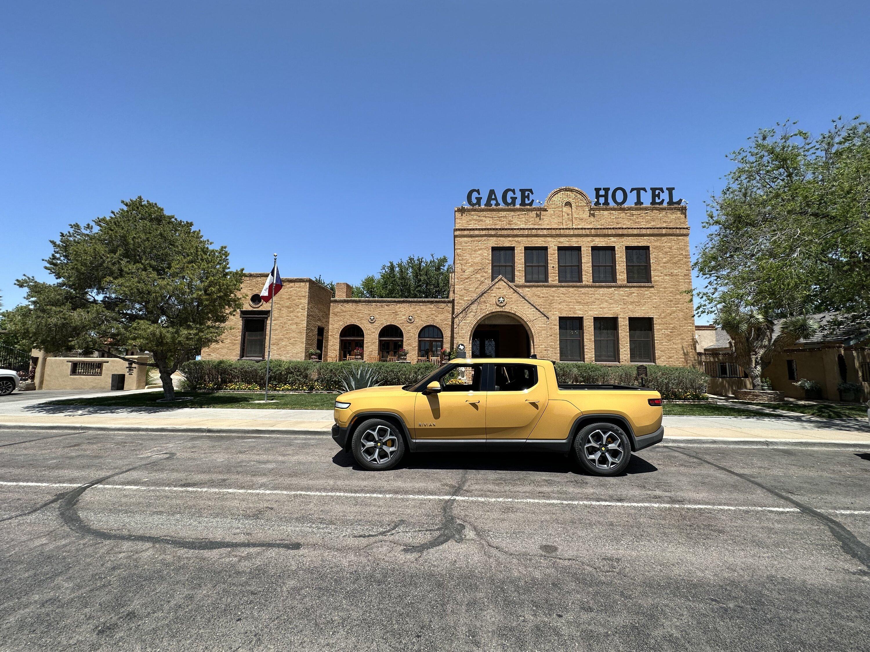 Rivian R1T R1S COMPASS YELLOW R1T Photos tempImage3tuyrC
