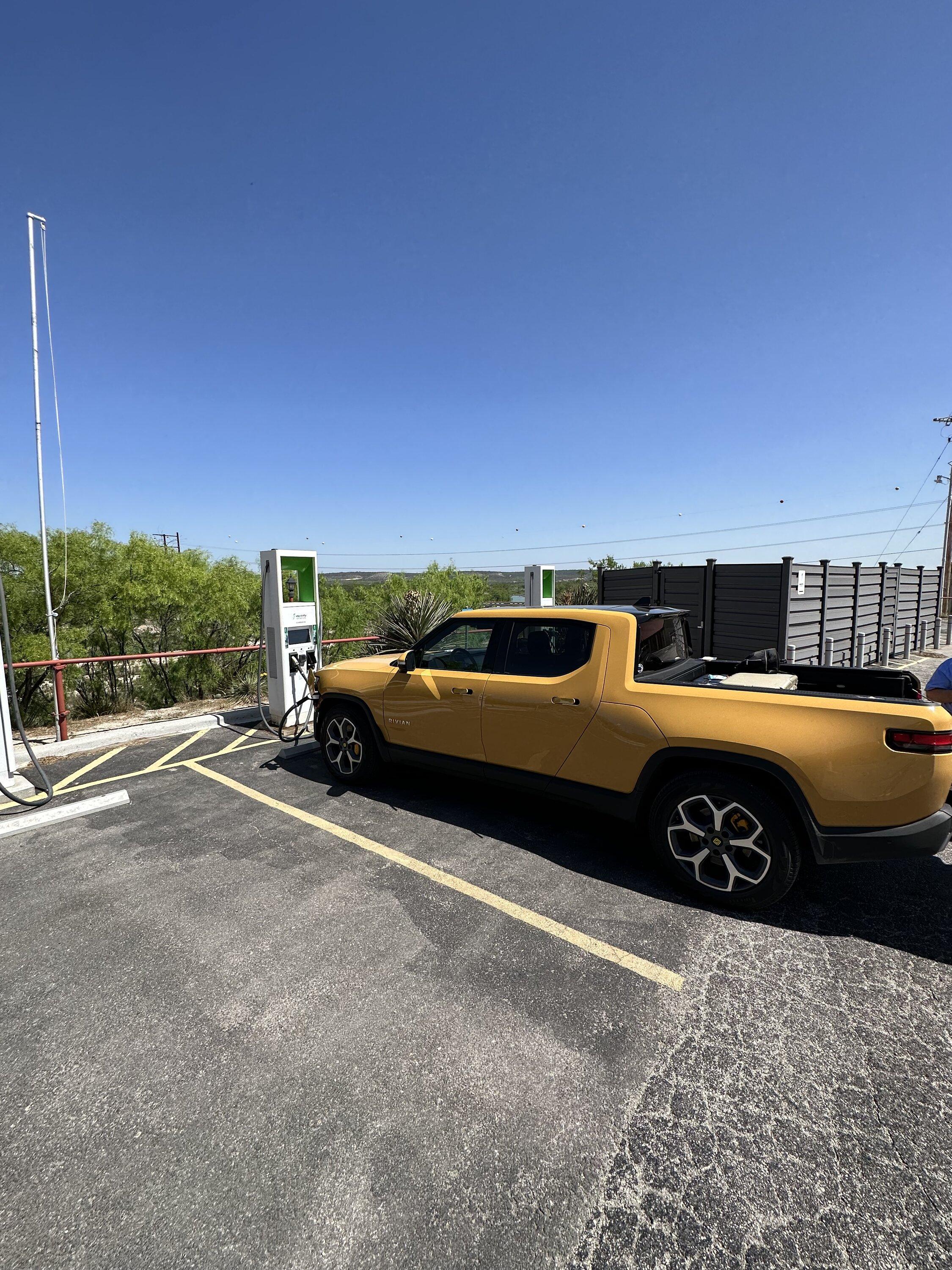 Rivian R1T R1S COMPASS YELLOW R1T Photos tempImagep4eiDt