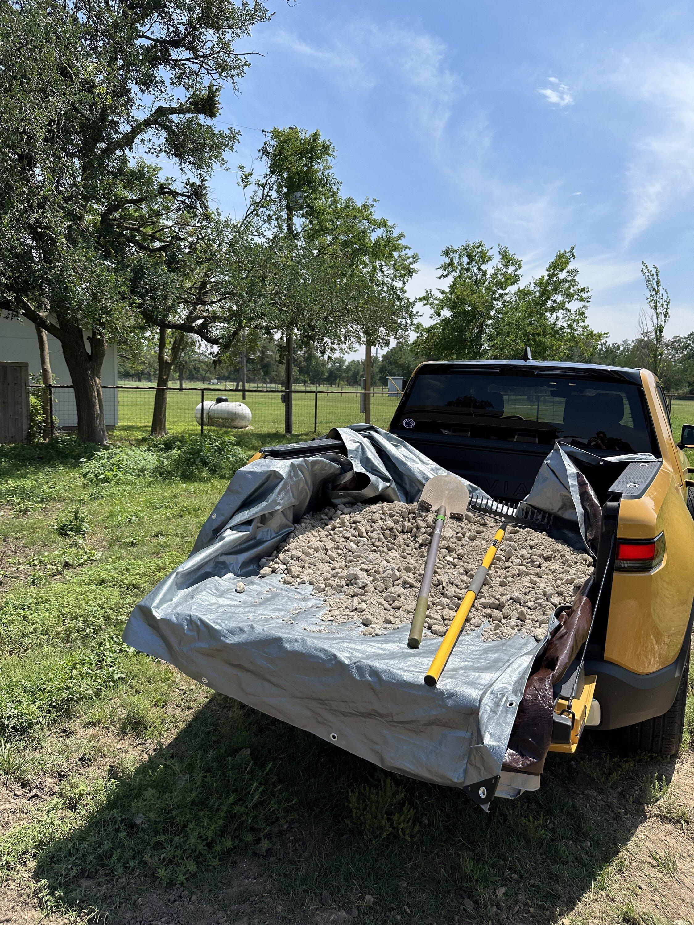 Rivian R1T R1S COMPASS YELLOW R1T Photos tempImageeEyTCt