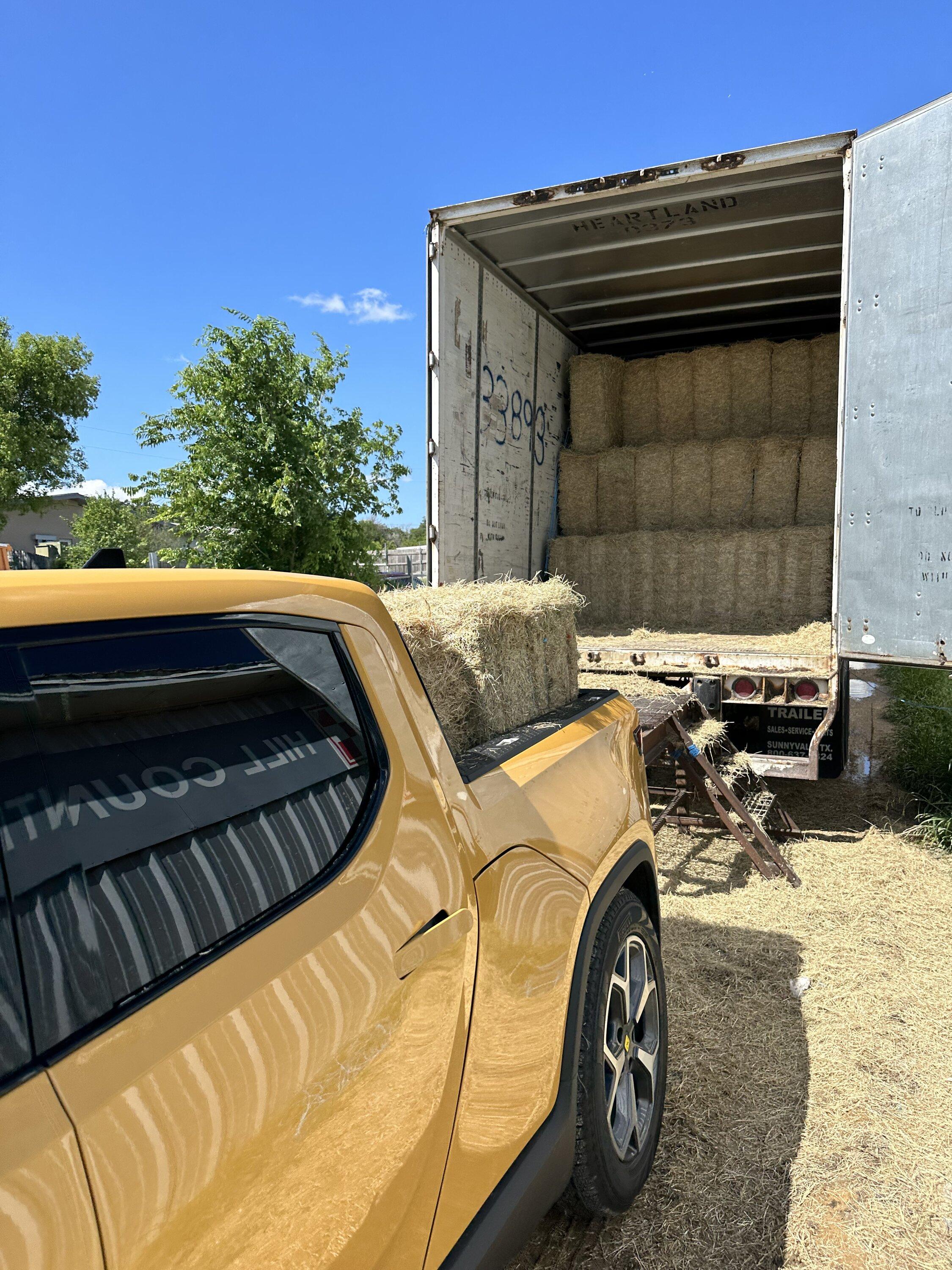 Rivian R1T R1S COMPASS YELLOW R1T Photos tempImage8vf8Xc