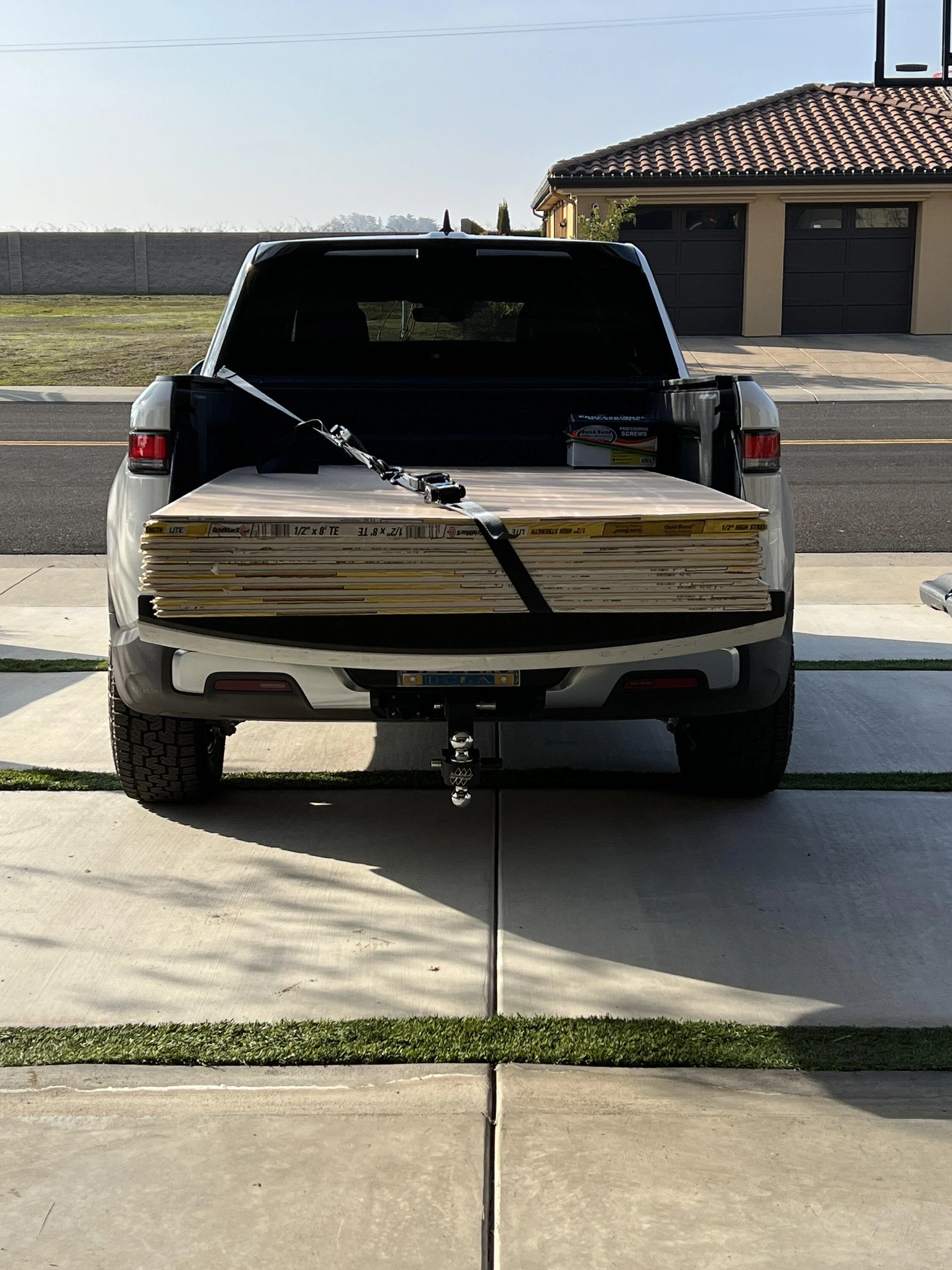 Rivian R1T R1S Drywall sheets?  No problem.  R1T can fit a bunch of 4x8 material with ease. IMG_6232