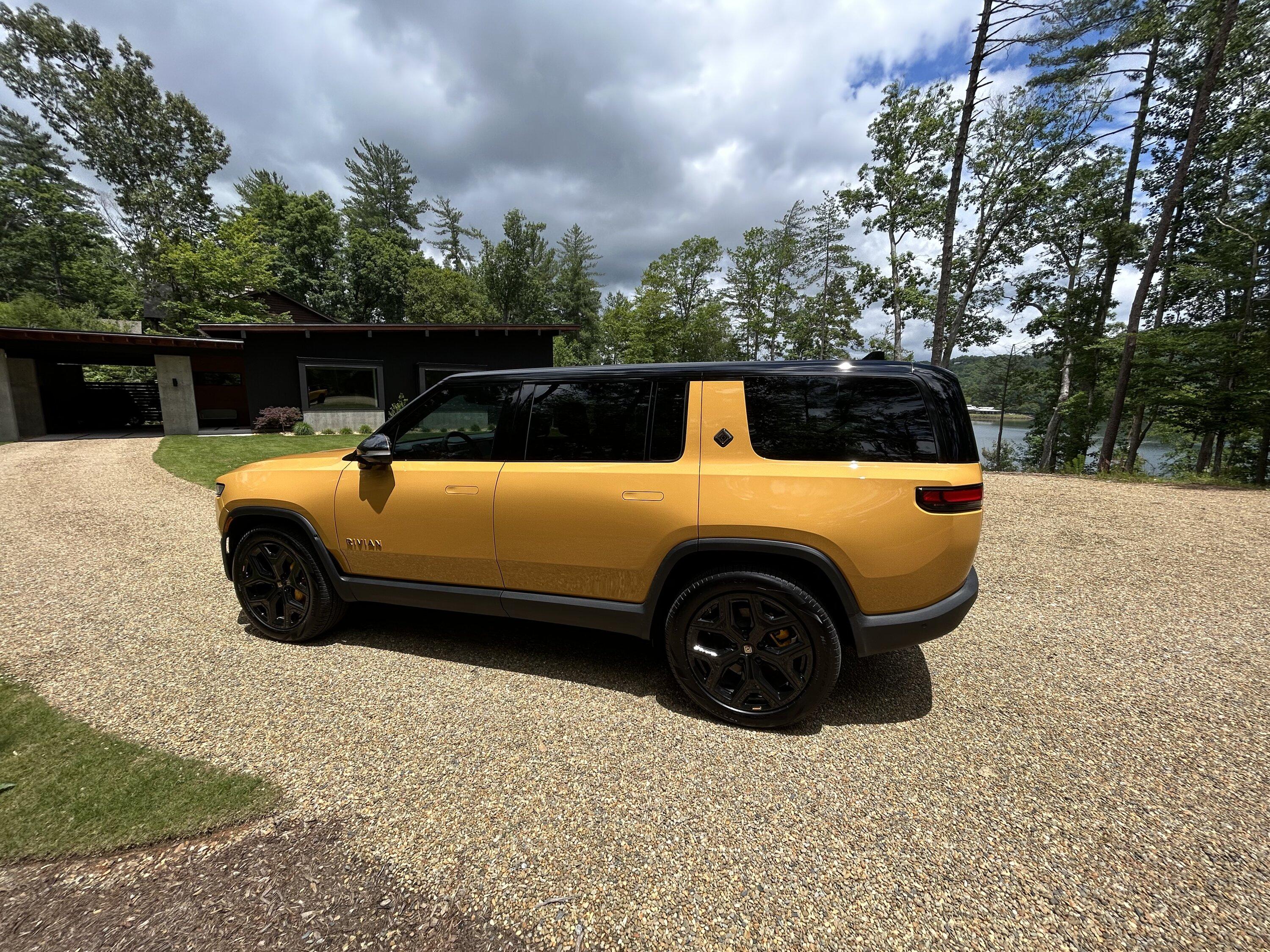 Rivian R1T R1S ? COMPASS YELLOW R1S  Photos IMG_5944