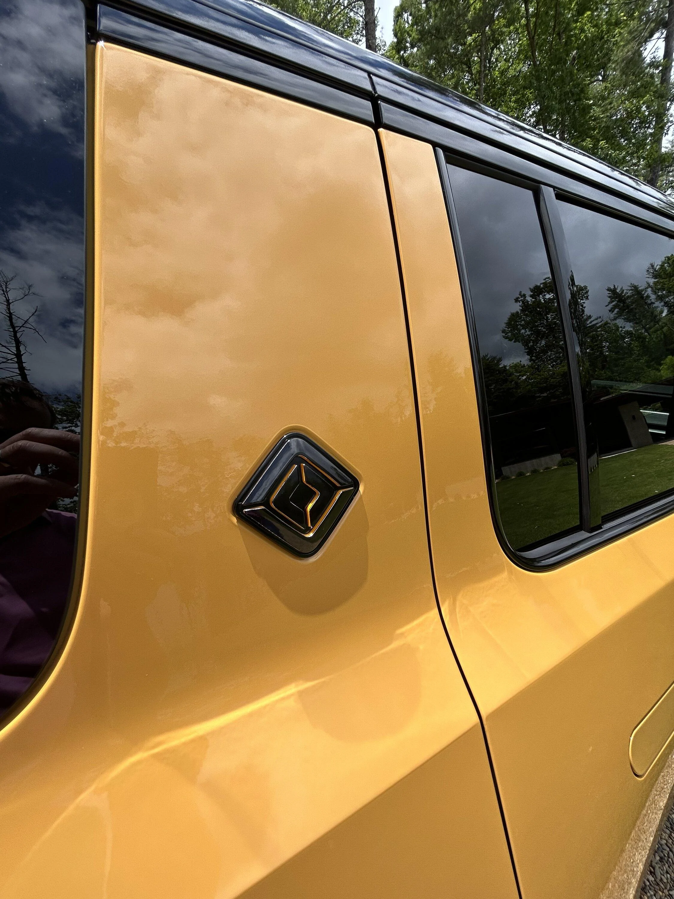 Rivian R1T R1S ? COMPASS YELLOW R1S  Photos IMG_5946