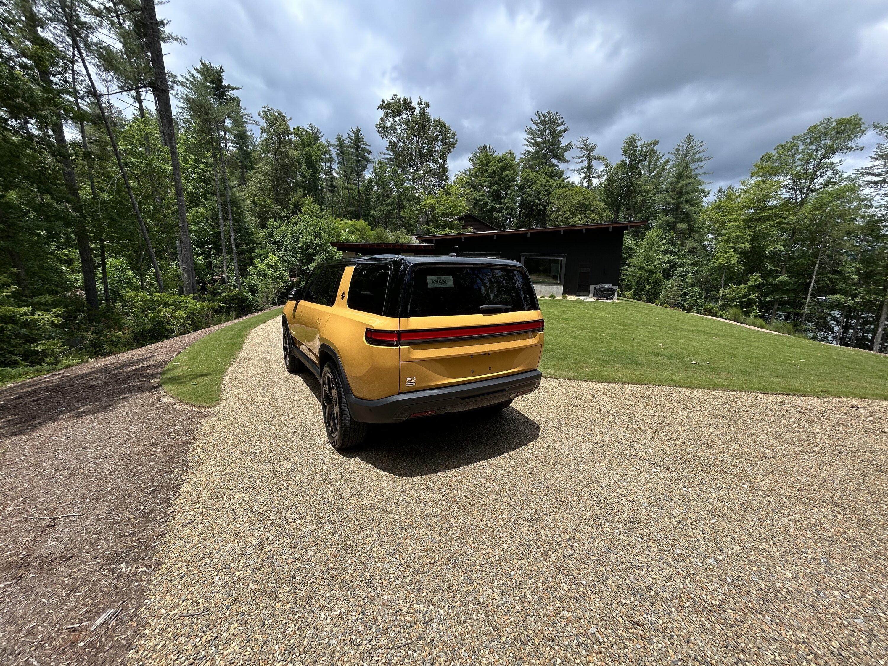 Rivian R1T R1S ? COMPASS YELLOW R1S  Photos IMG_5945