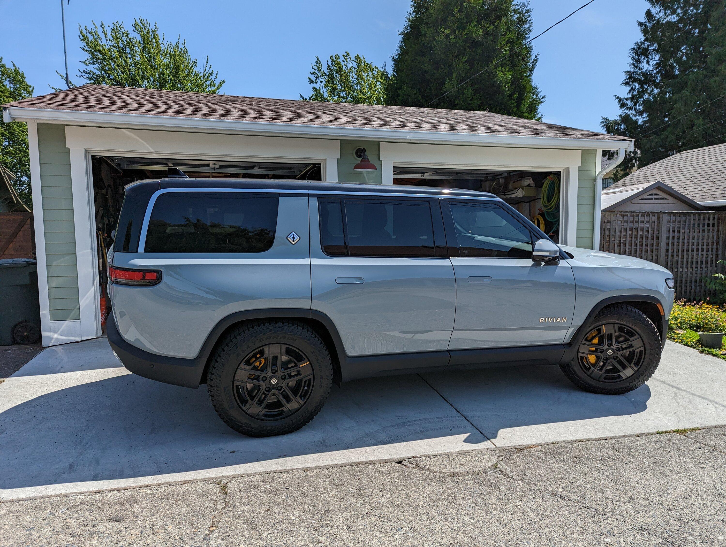 Rivian R1T R1S ? LIMESTONE R1S  Photos PXL_20230528_213006779